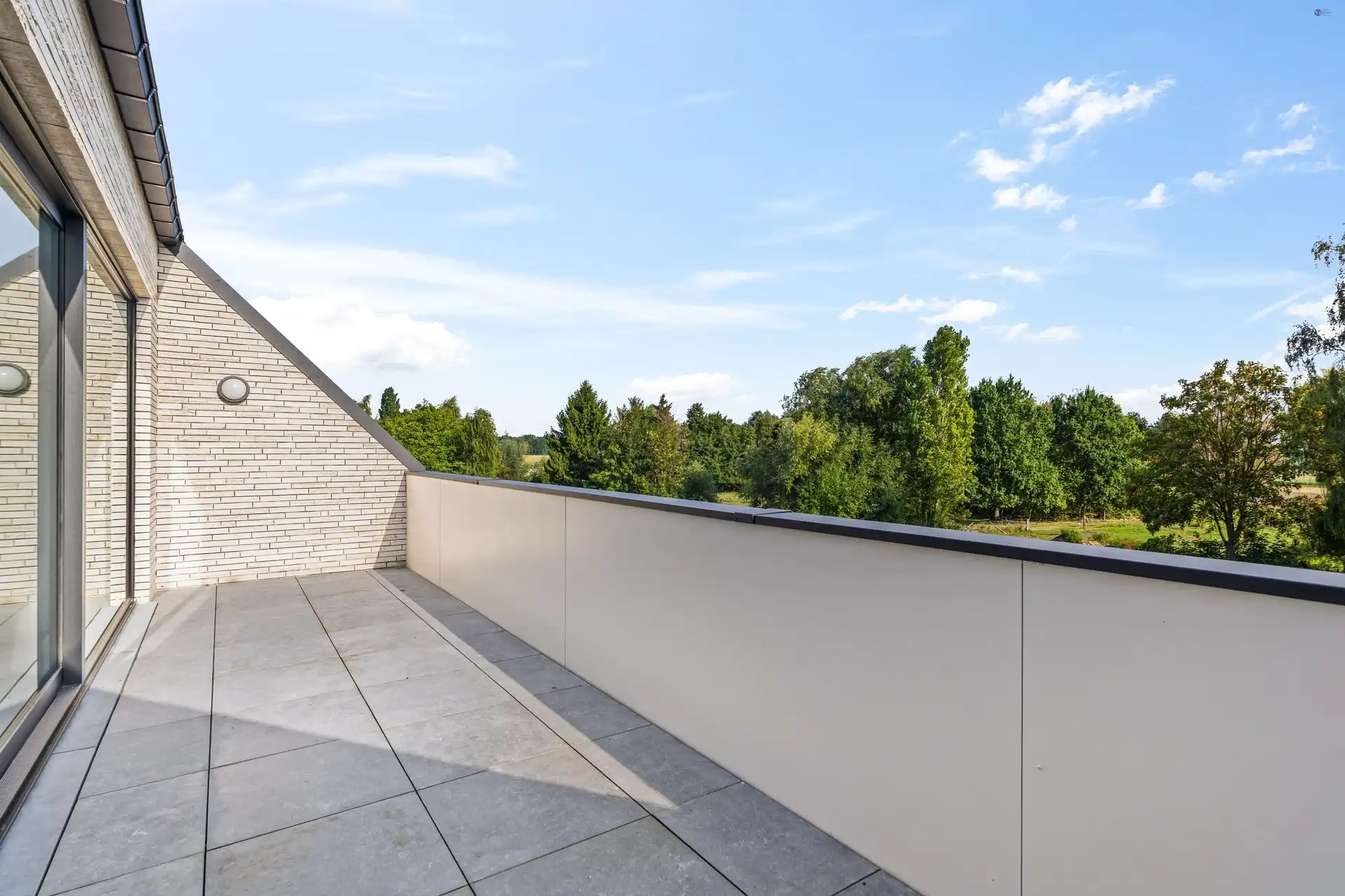 Ruim dakappartement met prachtig zicht op groen foto 6