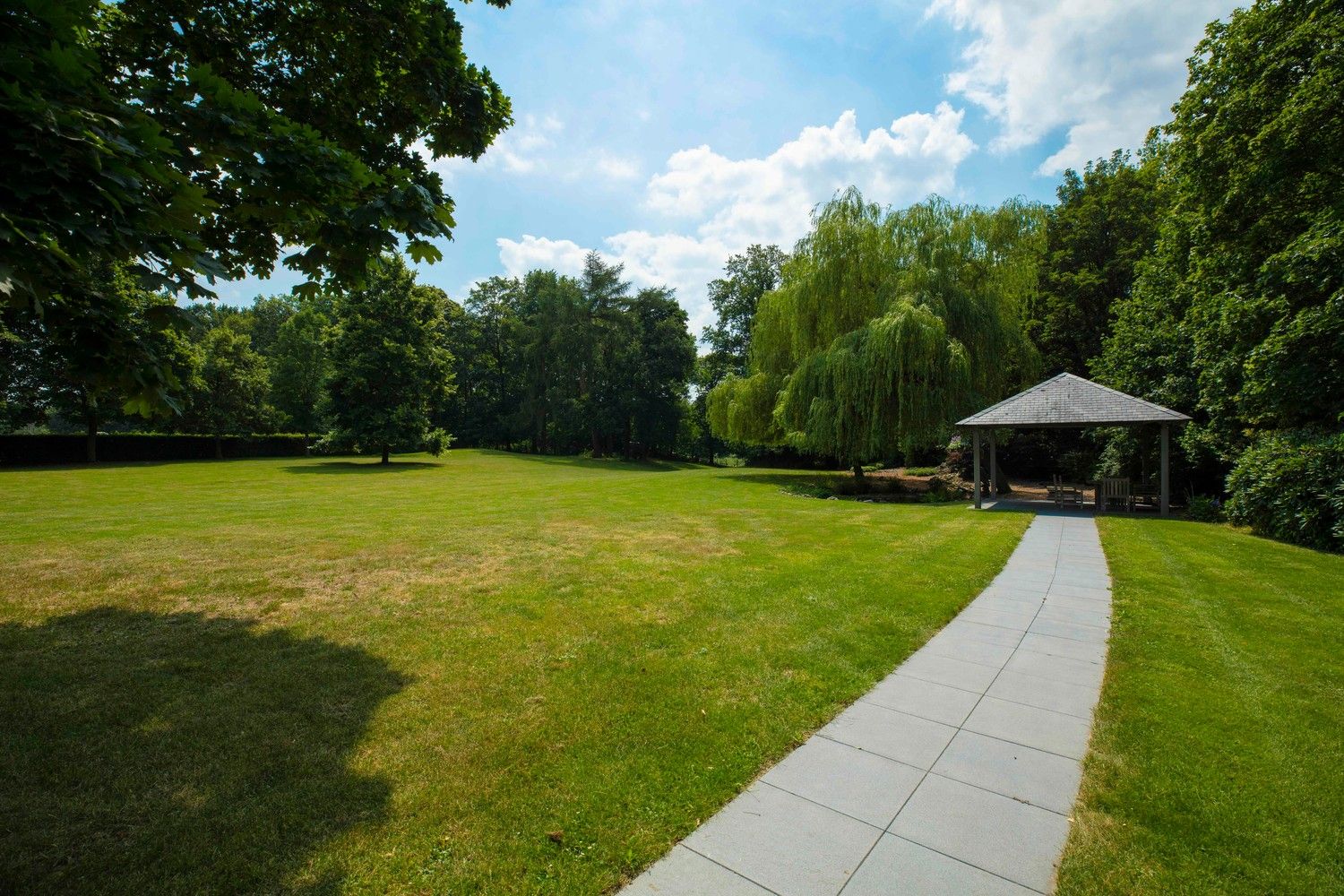 Eigentijdse villa met binnenzwembad en wellness, prachtig gesitueerd op een perceel van bijna 7ha te Warsage foto 7