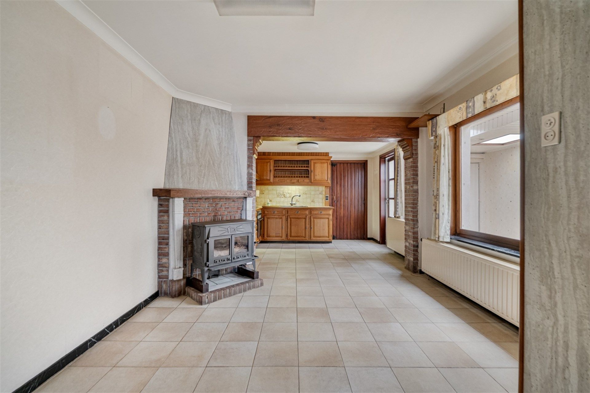 Goed onderhouden gezinswoning met 4 mogelijke slaapkamers op een perceel van 921m² foto 6