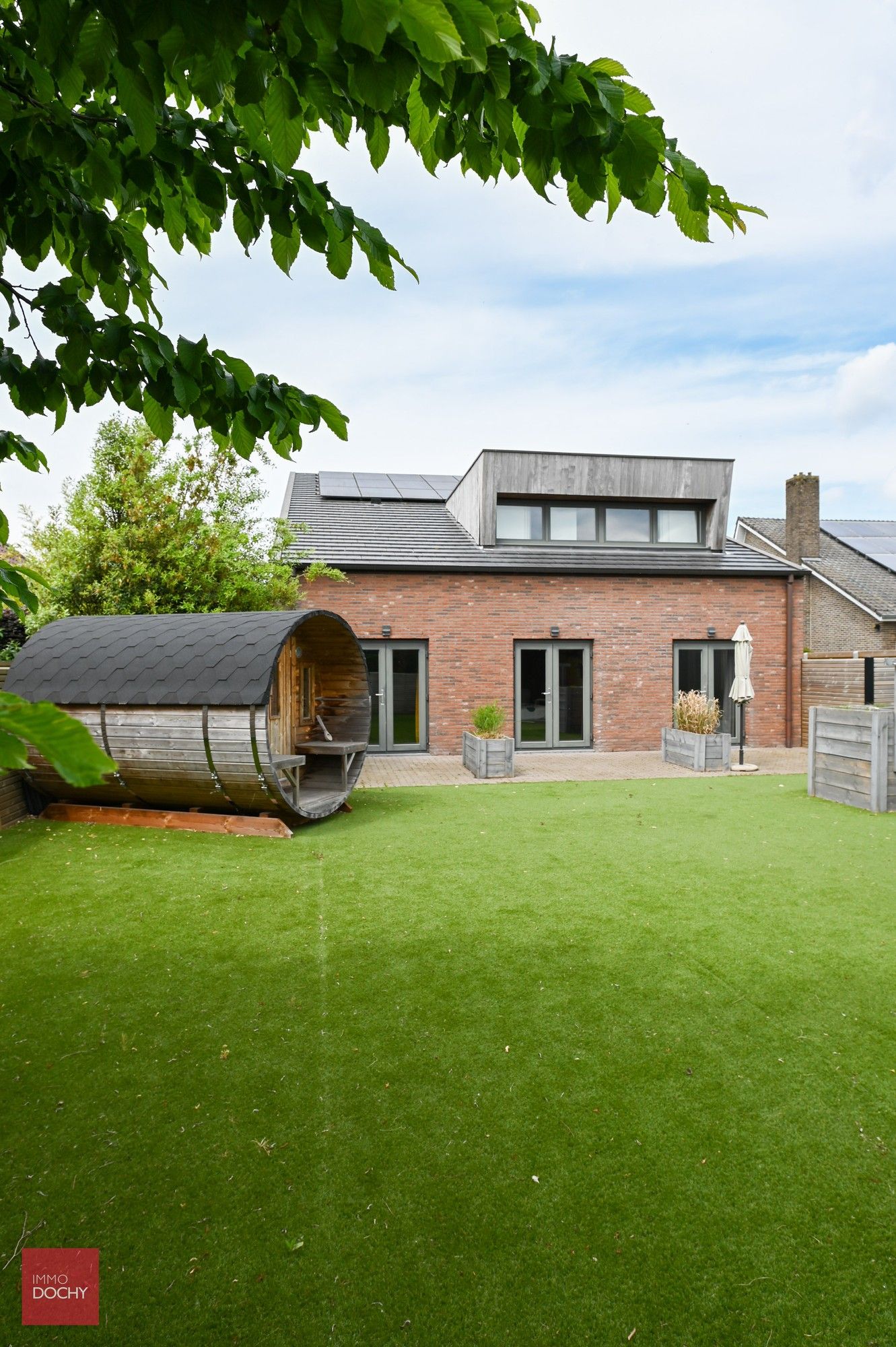 Mooie alleenstaande energiezuinige woning (A-label) met alle comfort en discretie foto 10