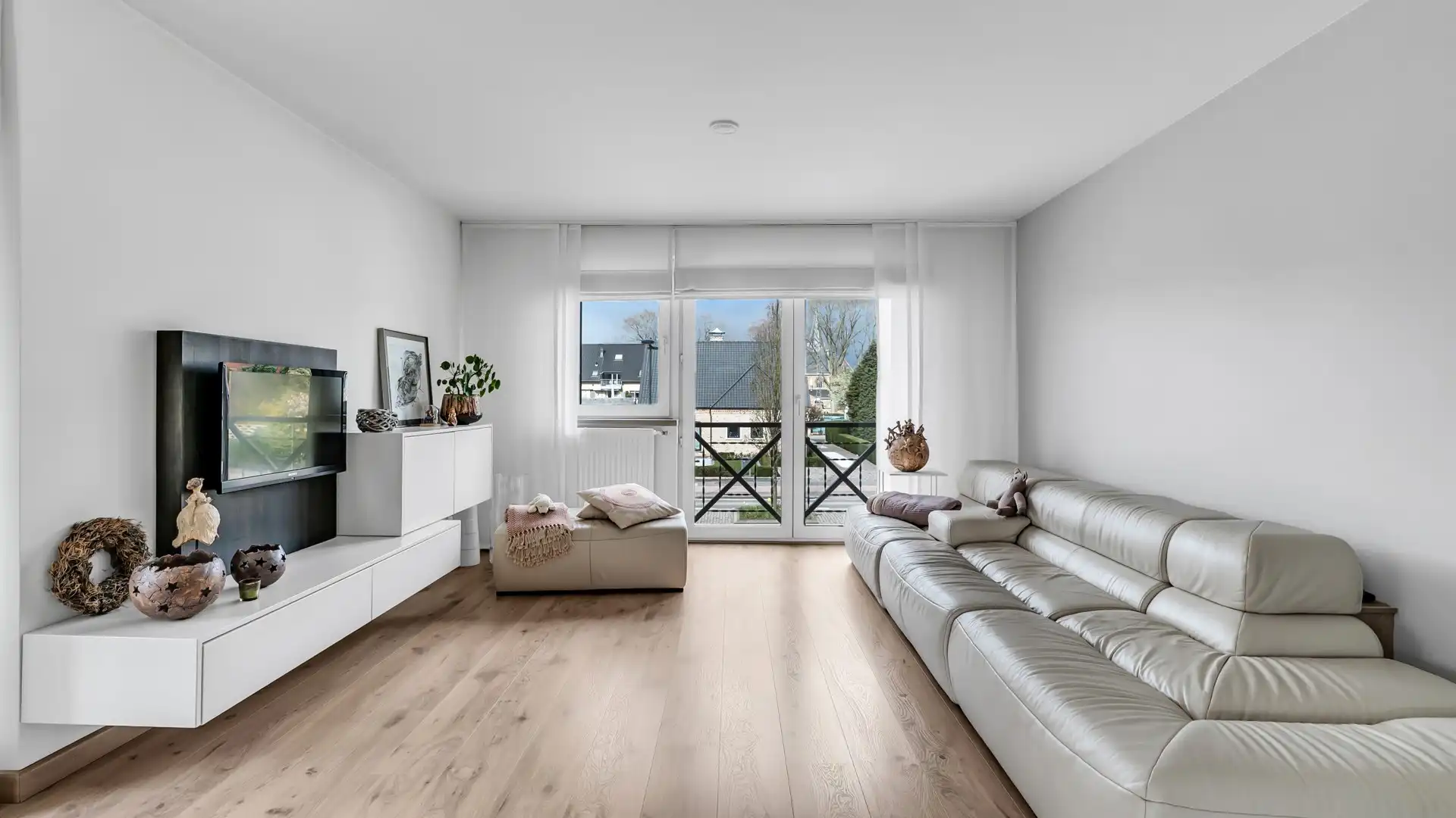 Gerenoveerd en lichtrijk appartement met 2 slkprs in As foto 2