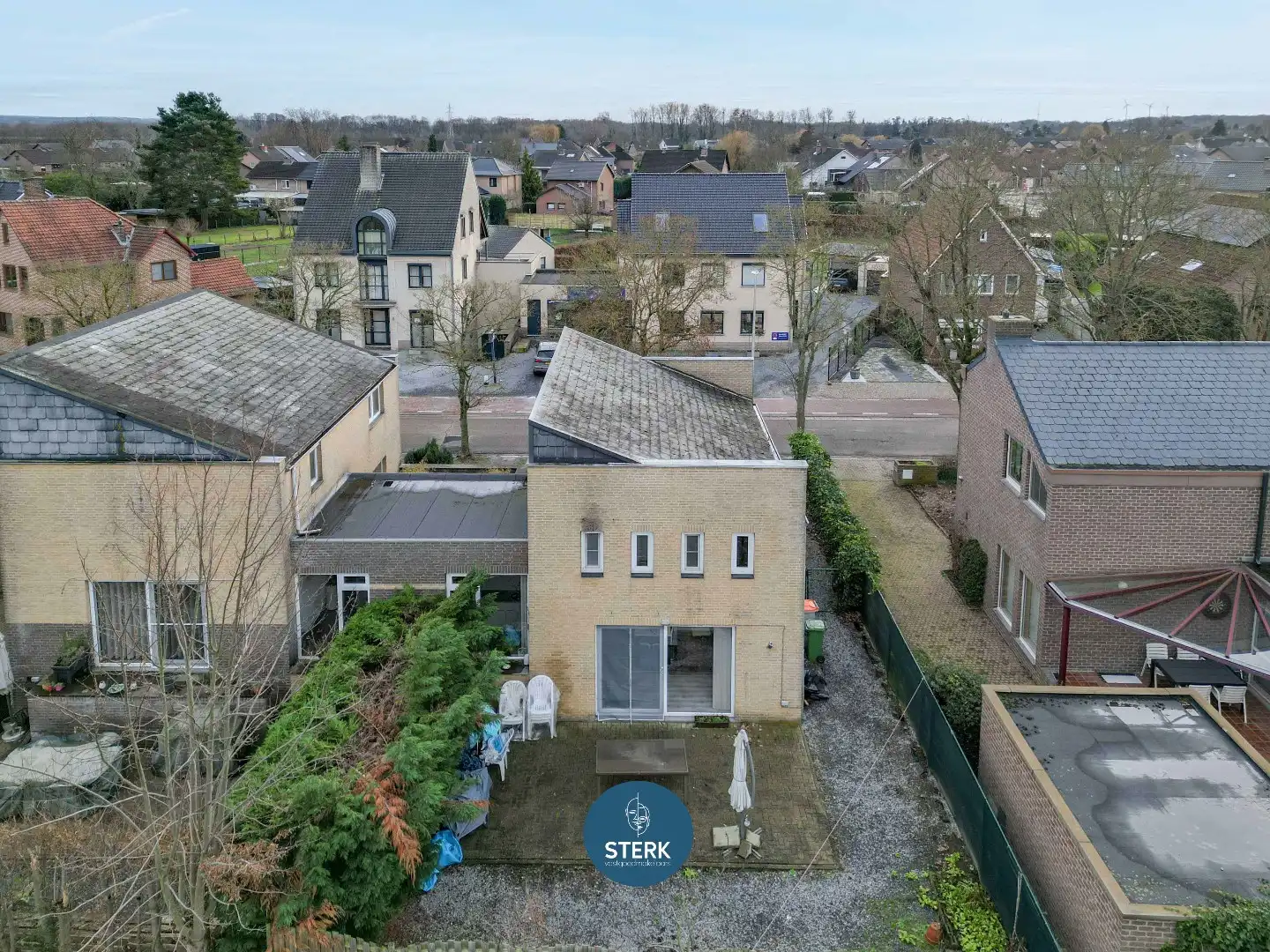 GEZINSWONING MET 3 SLPKS, TUIN EN GARAGE IN HET RUSTIGE REKEM ! foto 3