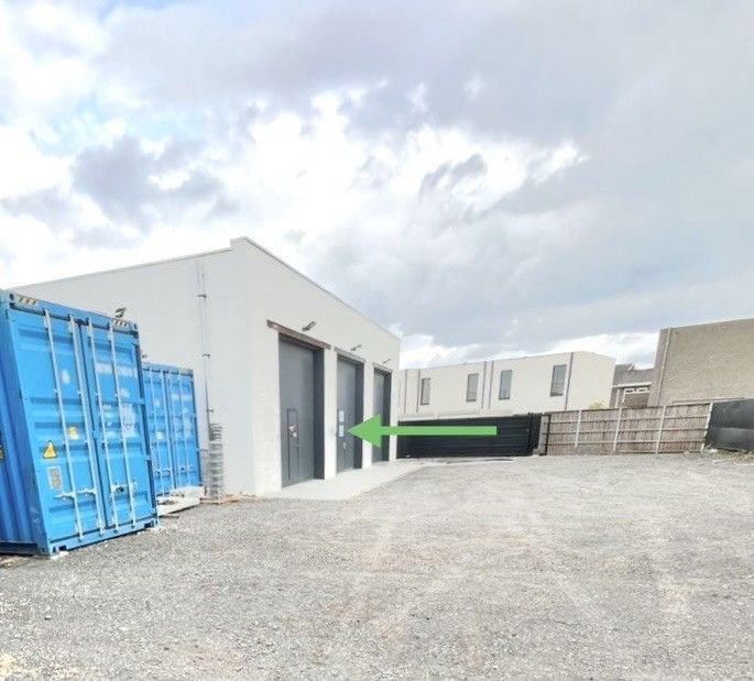 TE HUUR : MAGAZIJN OP 105 M² foto 3