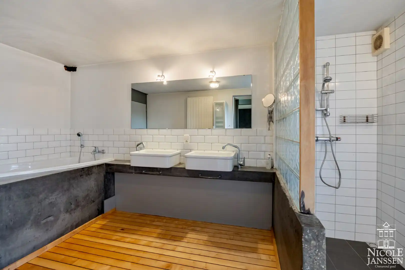 Moderne gezinswoning met mooi terras en vrij uitzicht aan voor- en achterzijde foto 24