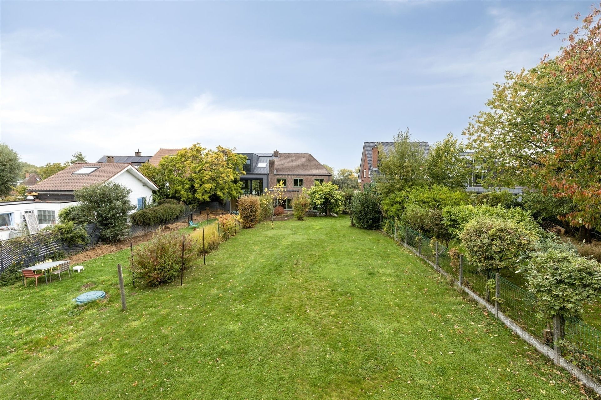 Ruime woning met 5 kamers en 2 badkamers foto 10