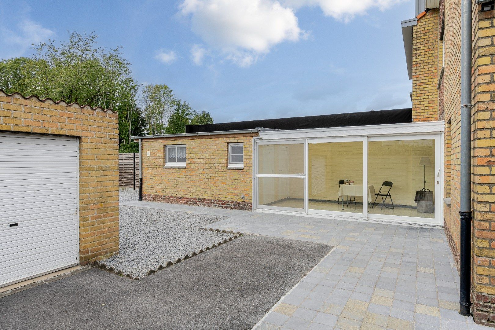 Goed onderhouden woning met ruime tuin in St-Joris. foto 17