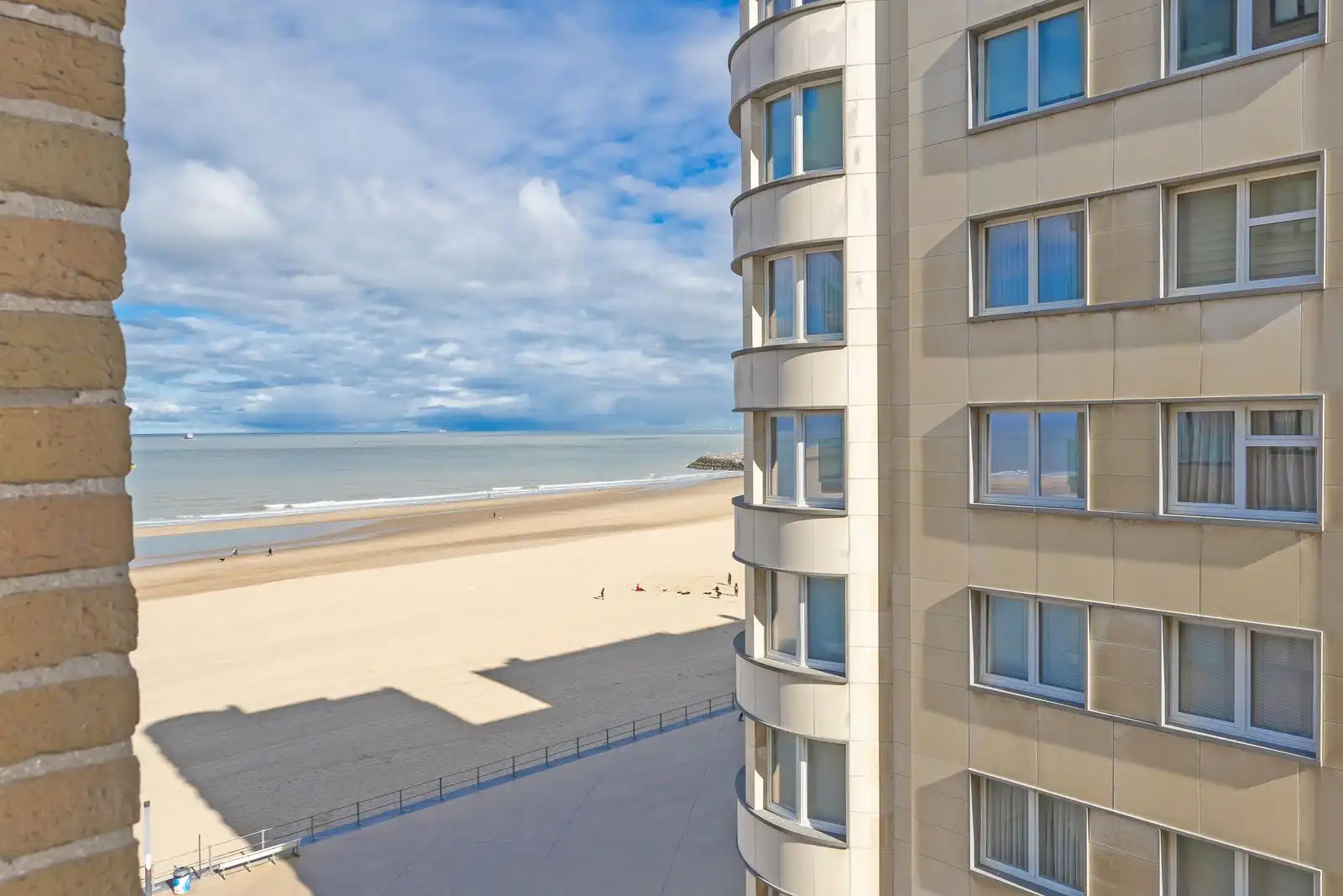 Gezellige en verzorgde studio met lateraal zeezicht foto 3