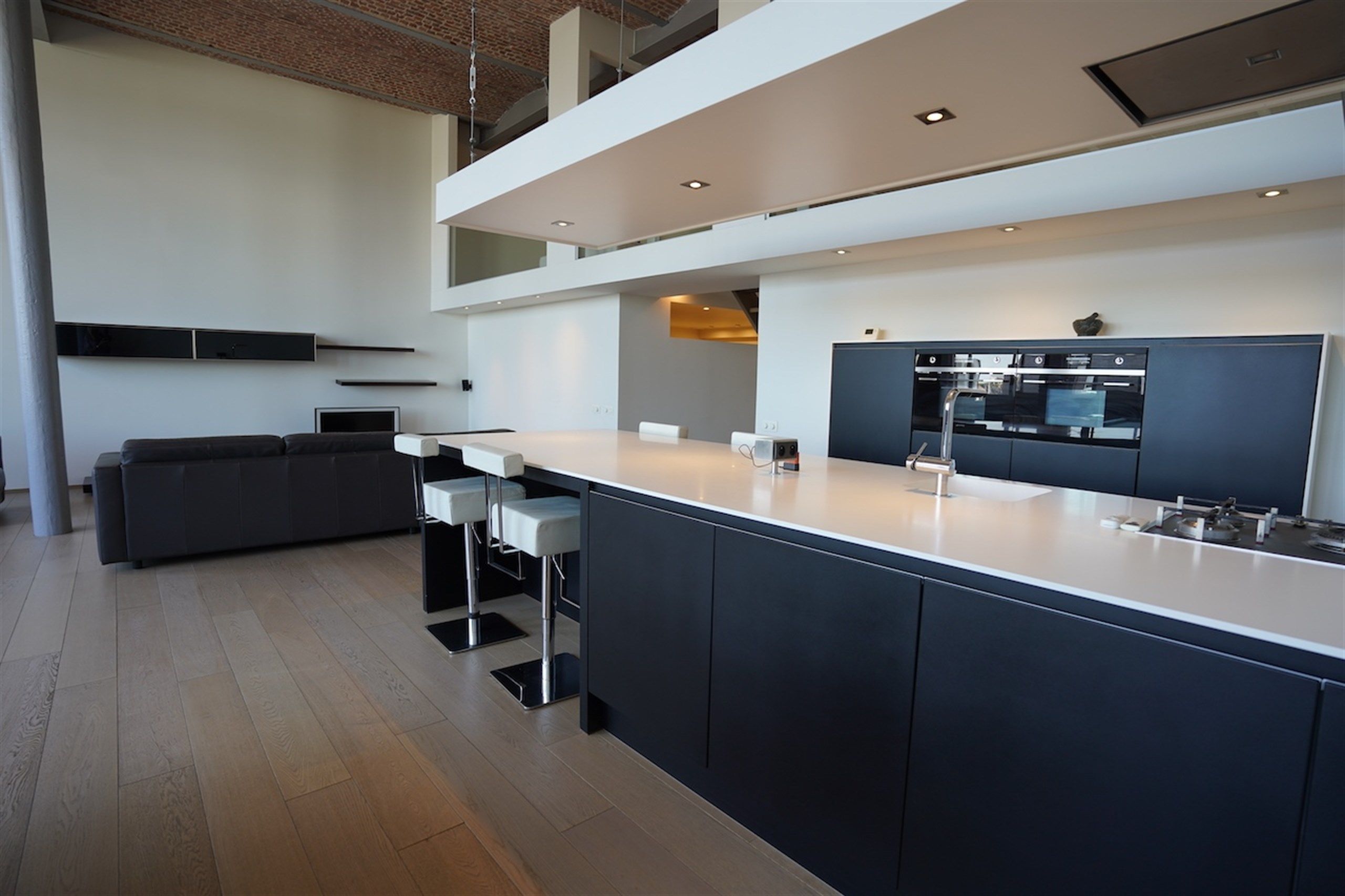 Verrassende, heldere loft met plafondhoogten van 6 m! foto 25