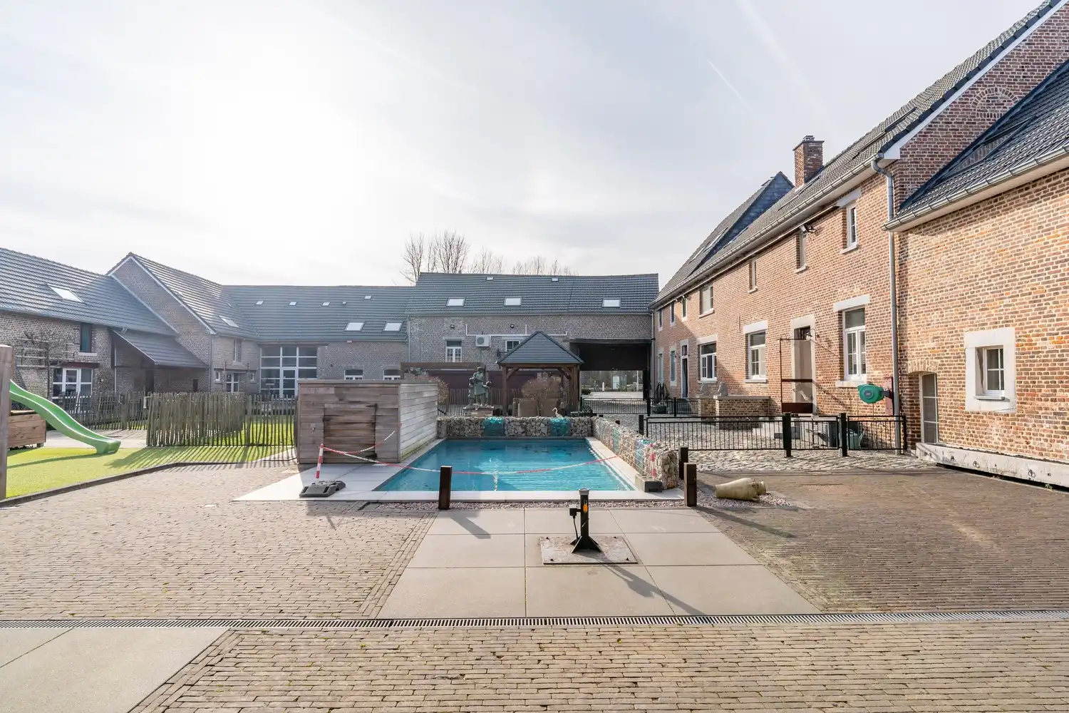 Prachtig gerenoveerde vierkantshoeve (B&B) met wellness te Heers foto 5