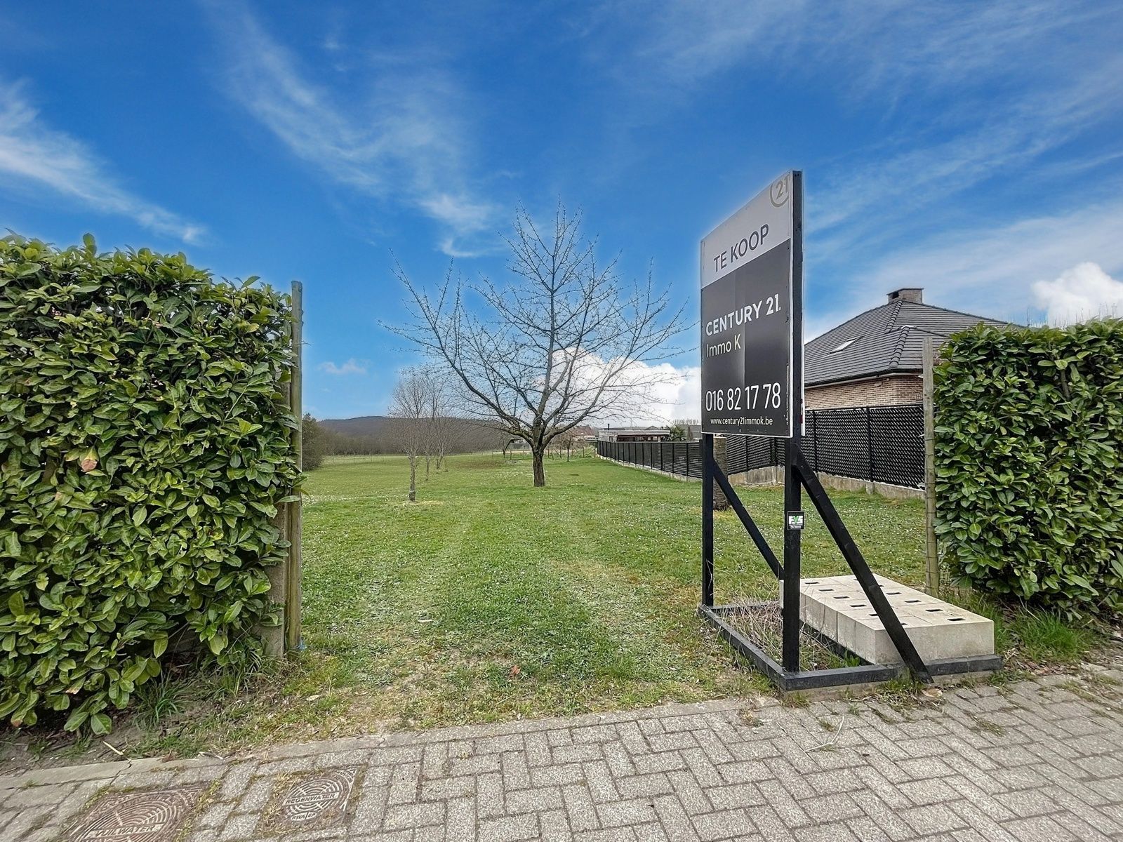 Goed gelegen bouwgrond voor OB op 7a92ca foto {{pictureIndex}}