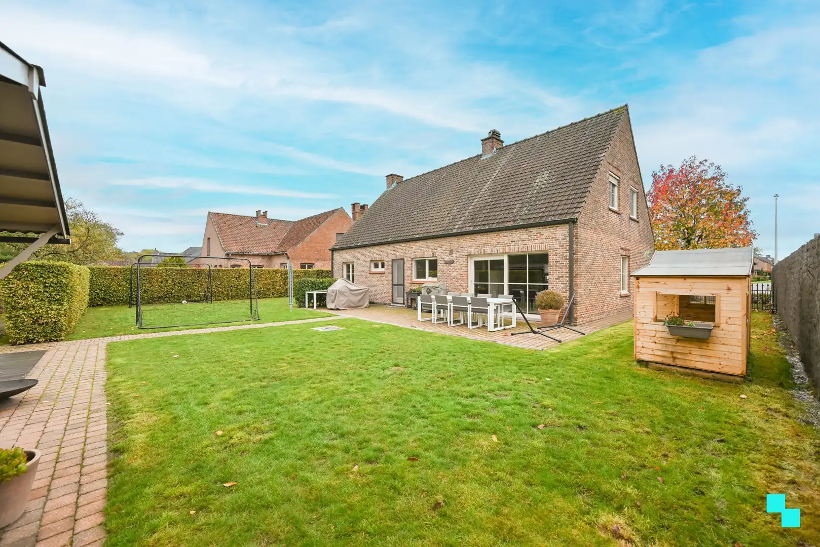 Hoofdfoto van de publicatie: Ruime, instapklare gezinswoning met vier slaapkamers en dubbele garage, vlakbij centrum Izegem