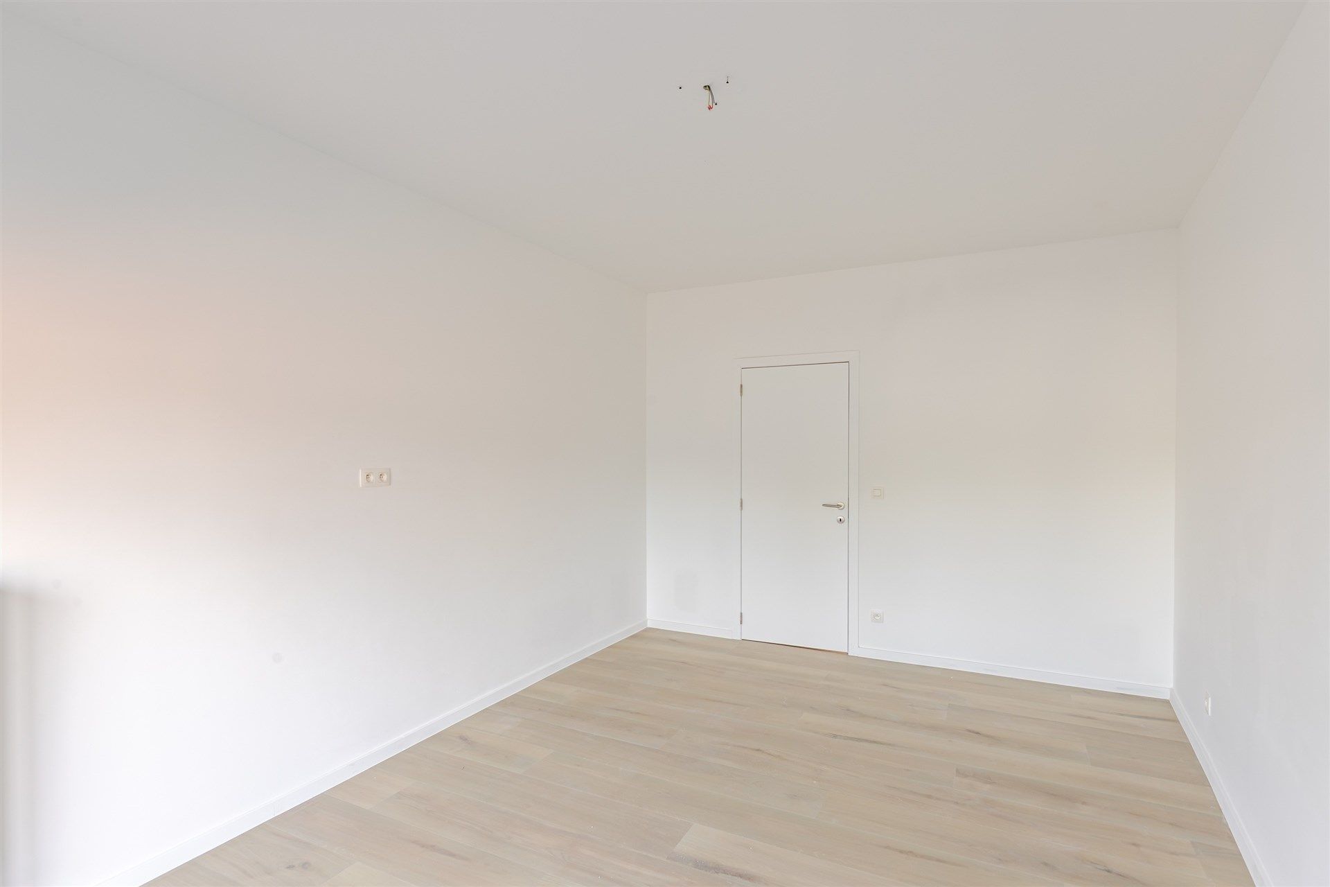 Top gerenoveerde woning met 3 slks en buitenruimte foto 15