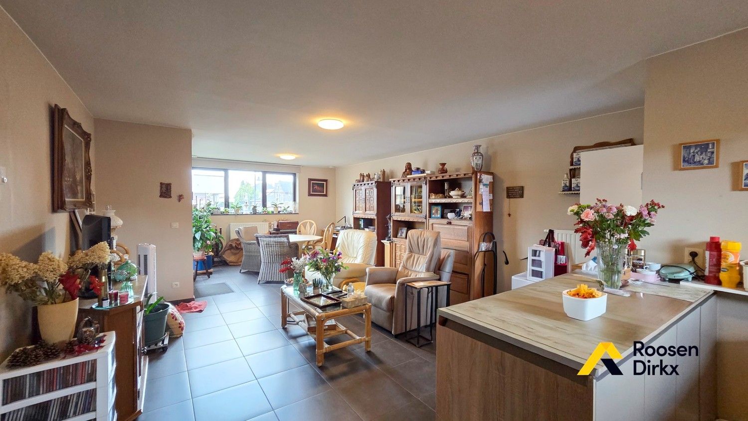 Ruim en kwalitatief appartement met 2 sk's, groot terras, parkeerplaats, berging. foto 17