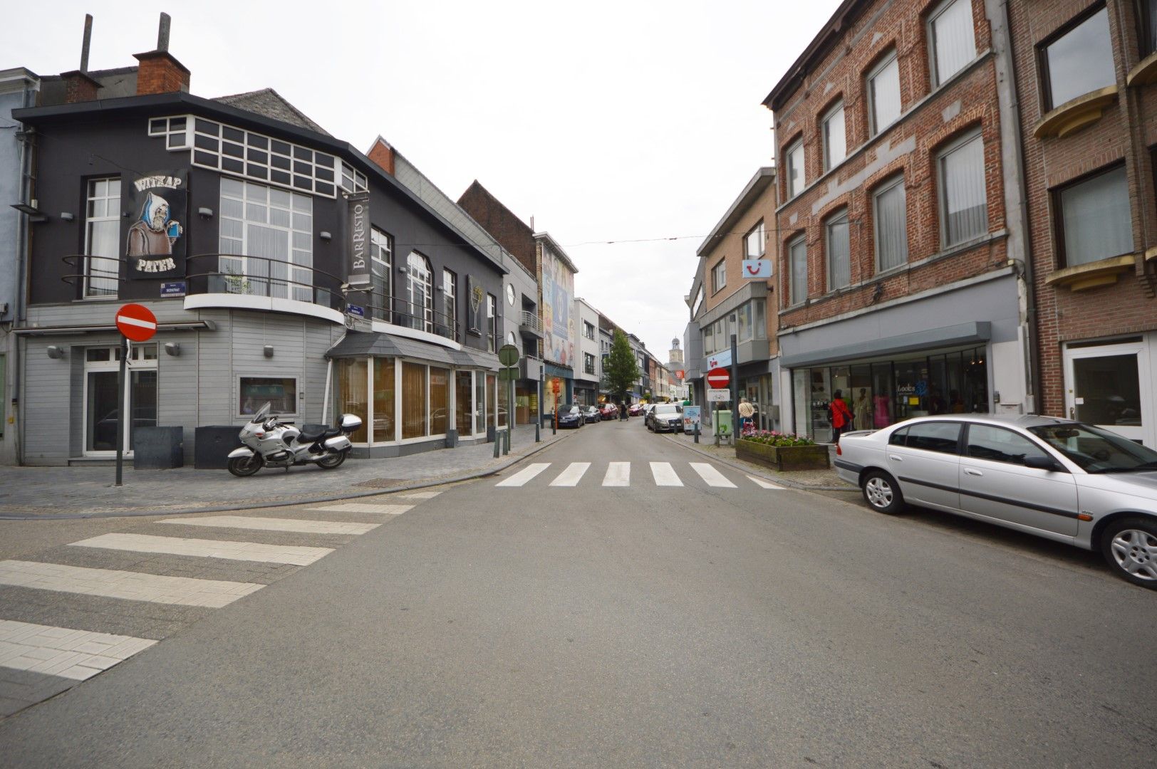 RUIM HANDELSGELIJKVLOERS CENTRUM MET PARKING VOOR DE DEUR foto 16