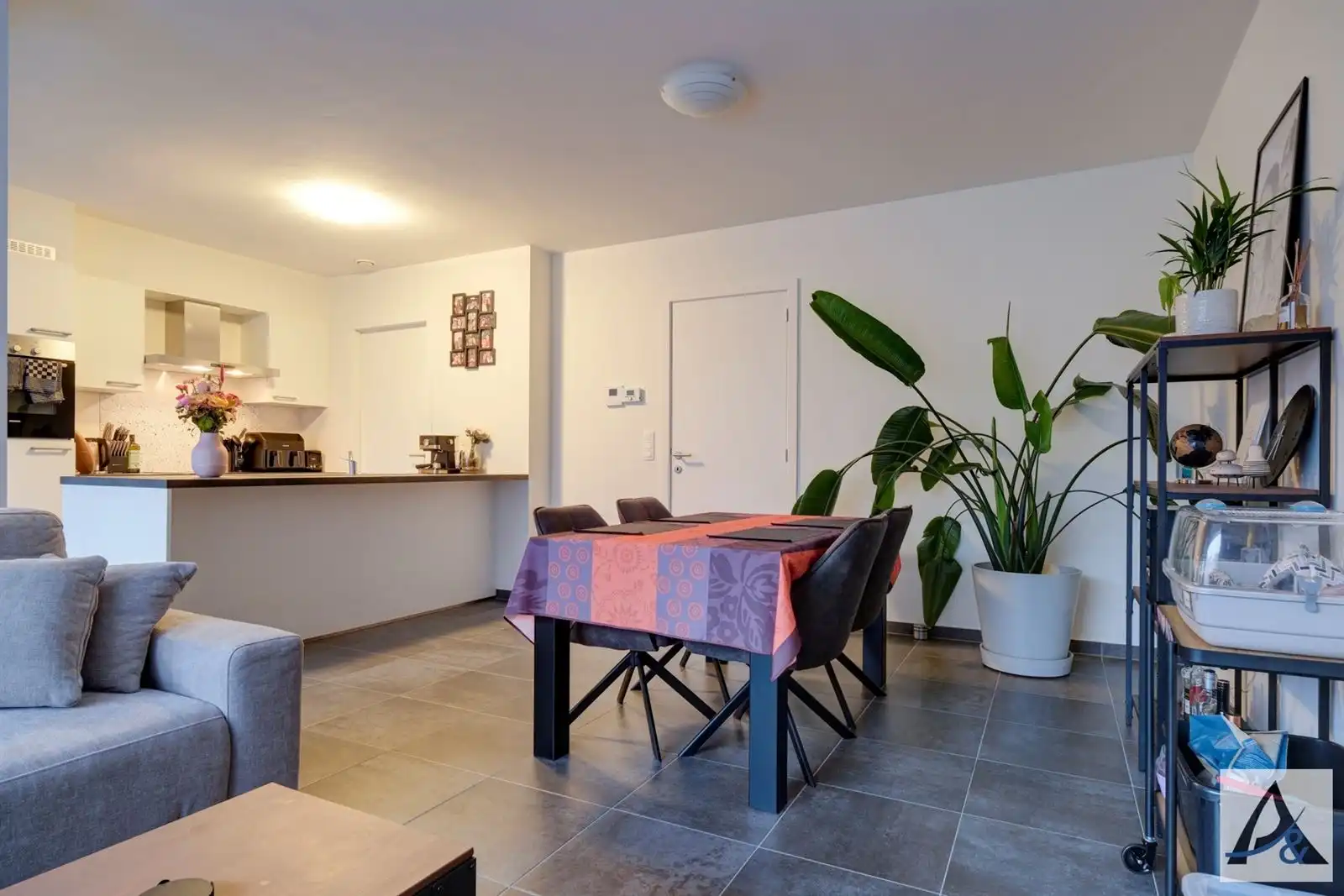 Modern en instapklaar appartement met 2 slaapkamers en zuidgericht terras foto 8