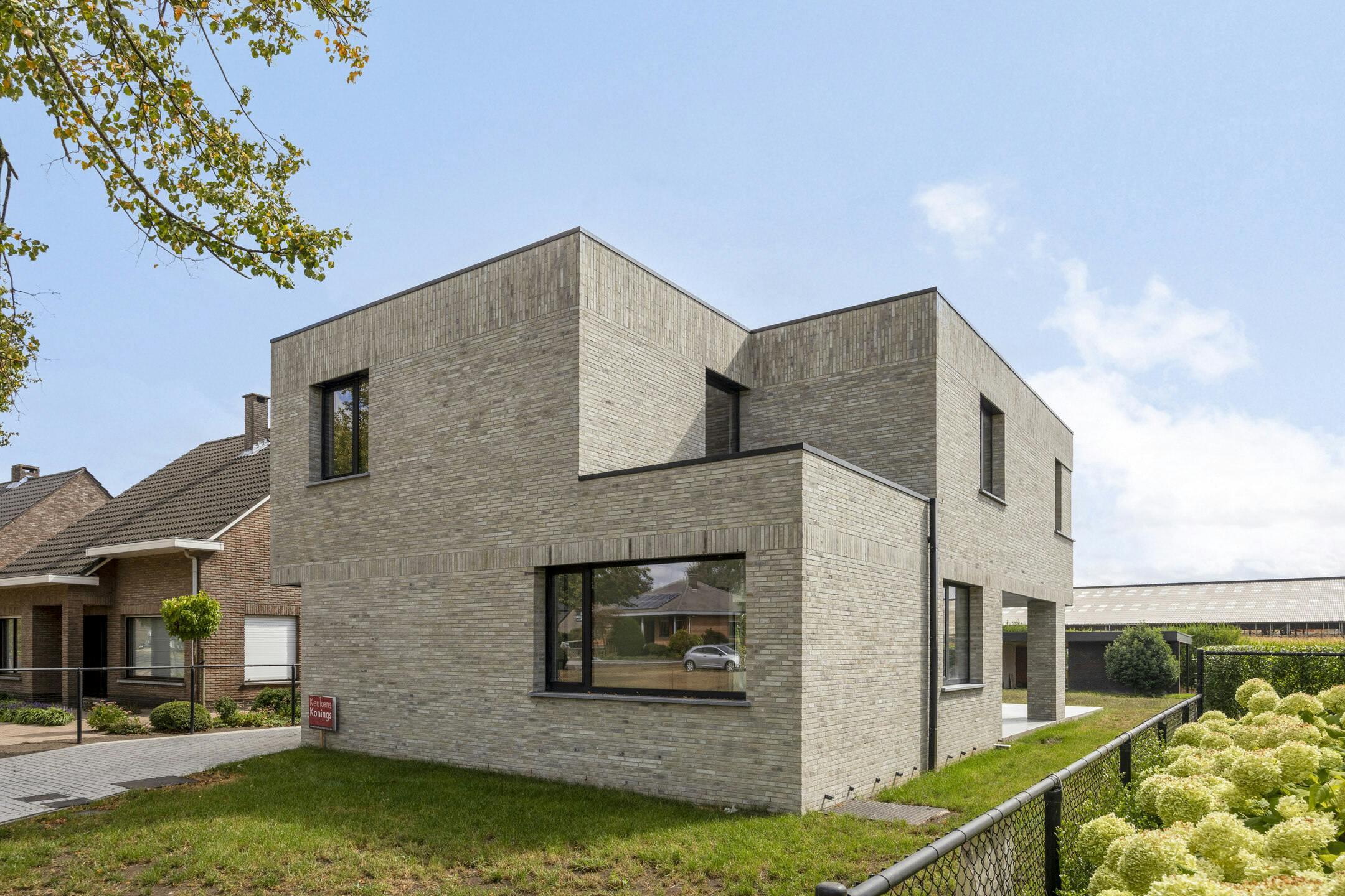 Moderne nieuwbouwwoning met 4 slaapkamers in Kalmthout te koop! foto {{pictureIndex}}