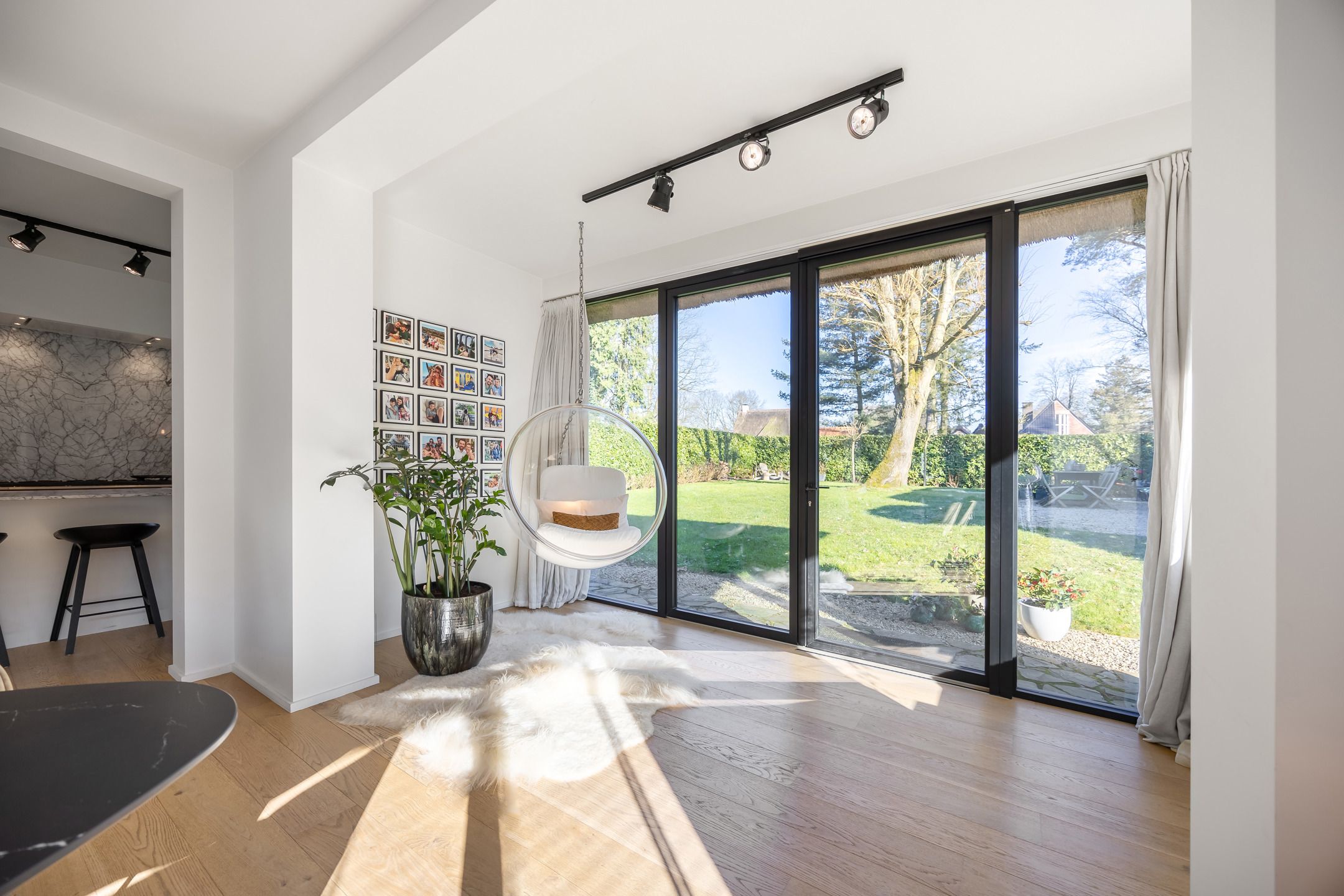 Recent gerenoveerde rietgedekte villa vooraan Schilde dorp! foto 11
