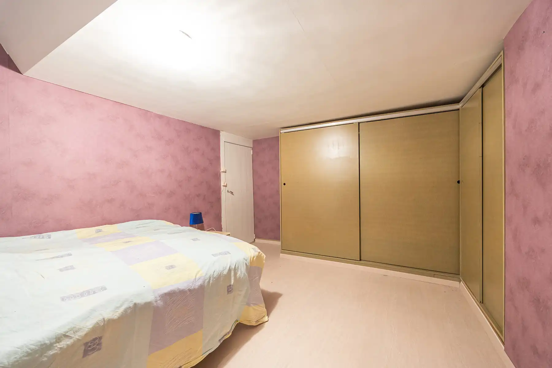 CENTRAAL GELEGEN WONING MET ZONNIGE TUIN EN STERK POTENTIEEL foto 12