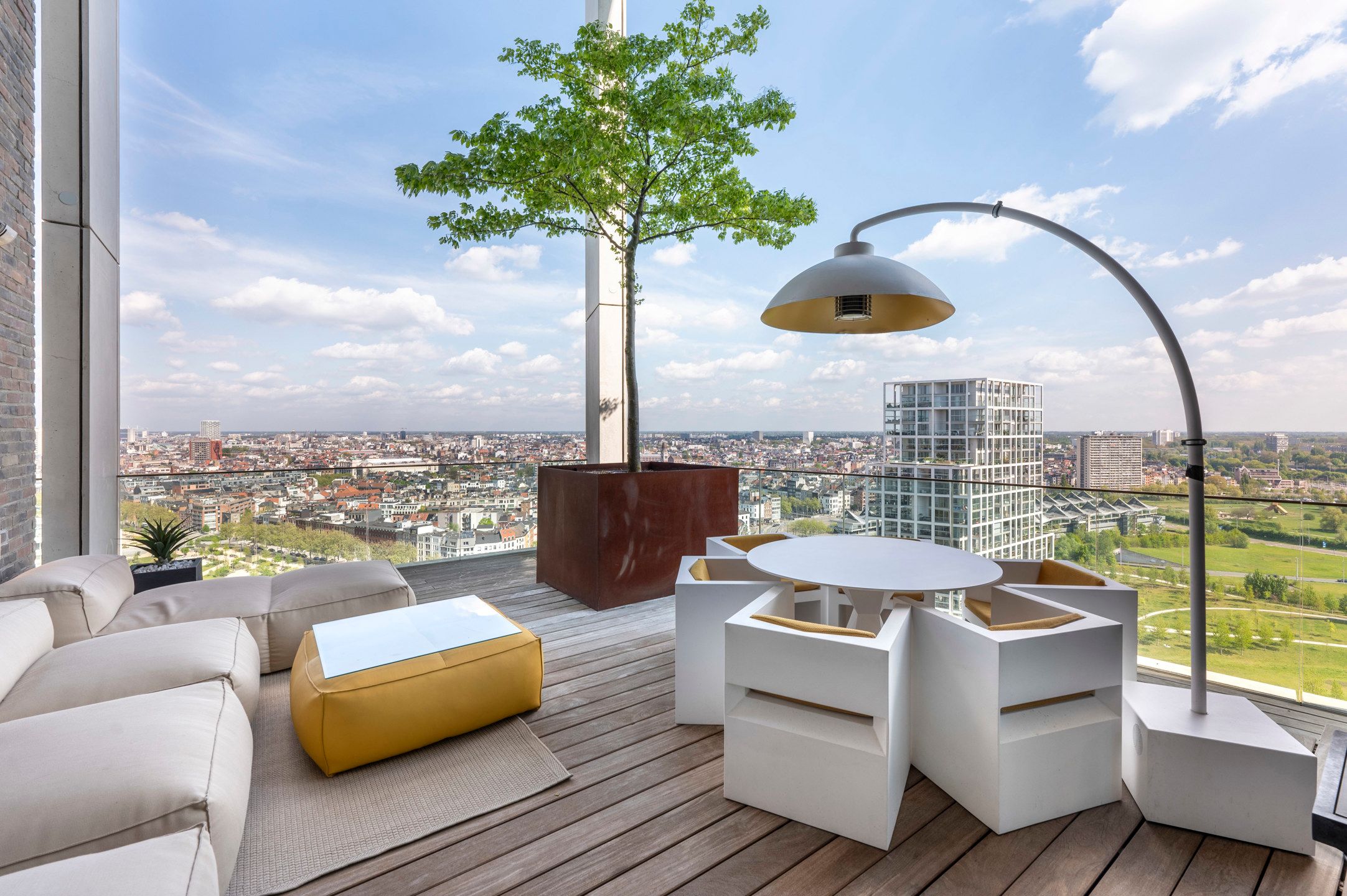 Exclusief appartement (ca.210m²) met riante terassen (ca.140m²) én zicht op de Schelde en de Stad!  foto {{pictureIndex}}