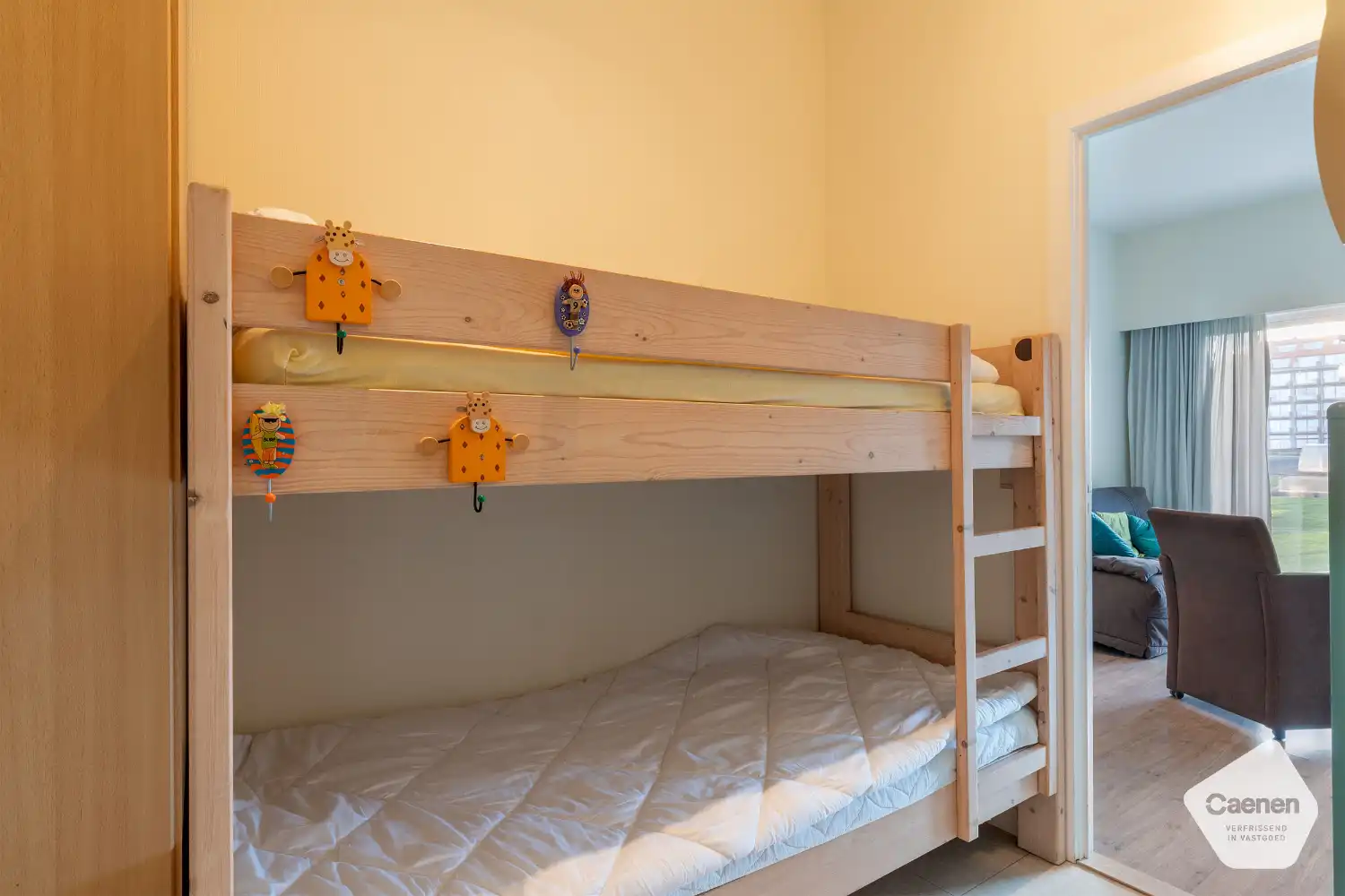 Zuid-west gerichte studio met slaaphoek op A-ligging! foto 6