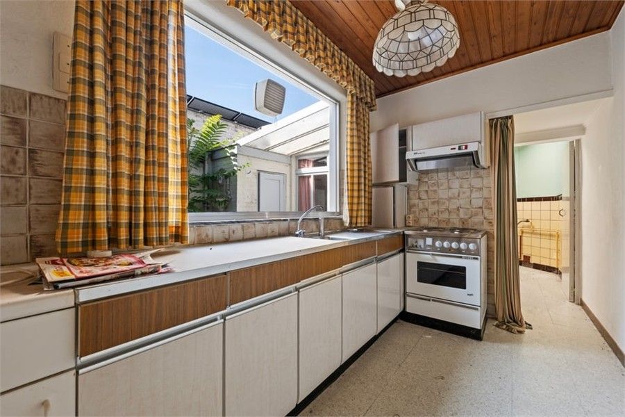 OP TE FRISSEN STADSWONING MET VEEL POTENTIEEL IN SINT-TRUIDEN foto 10