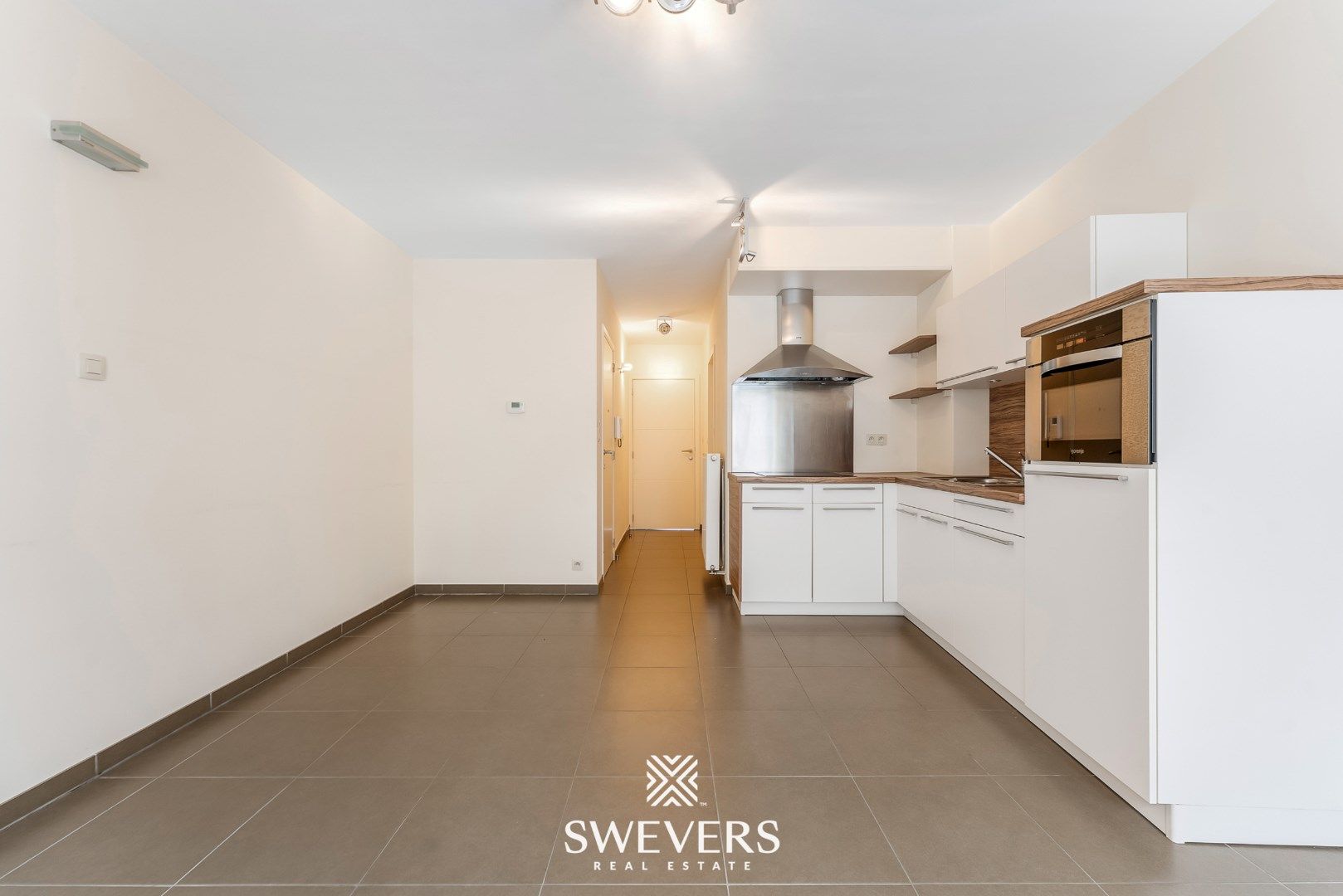 Praktisch appartement met terras in hartje Sint-Truiden foto 9