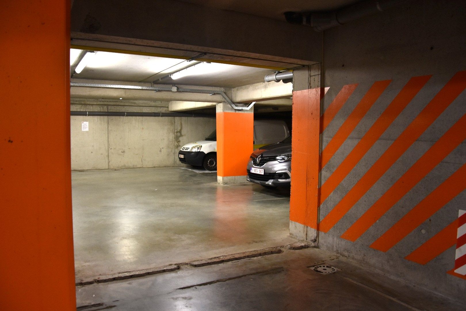 Autostaanplaats te huur. foto 2