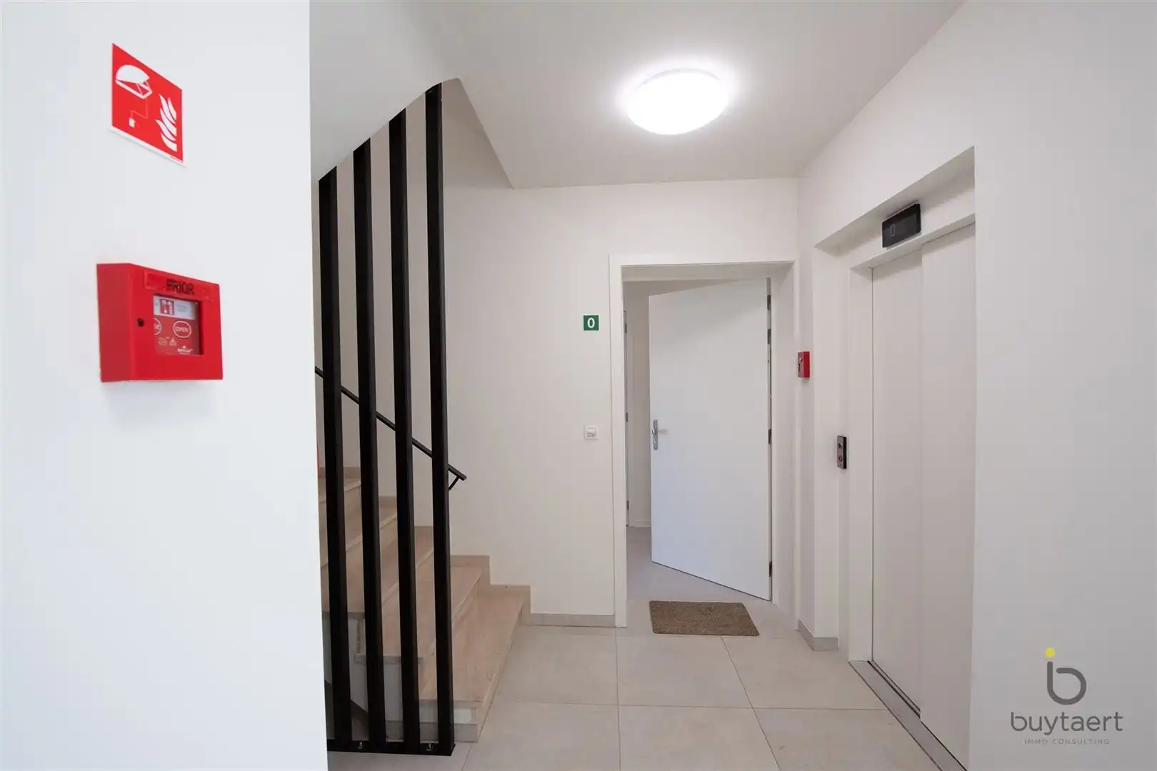 Nieuwbouw gelijkvloers appartement met twee slaapkamers, een tuin en een garage. foto 38