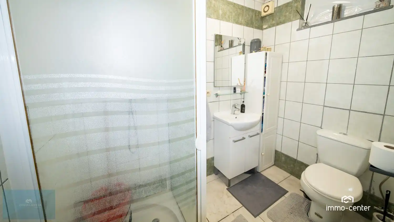 Handelspand + appartementen + parking + ruime tuin foto 12