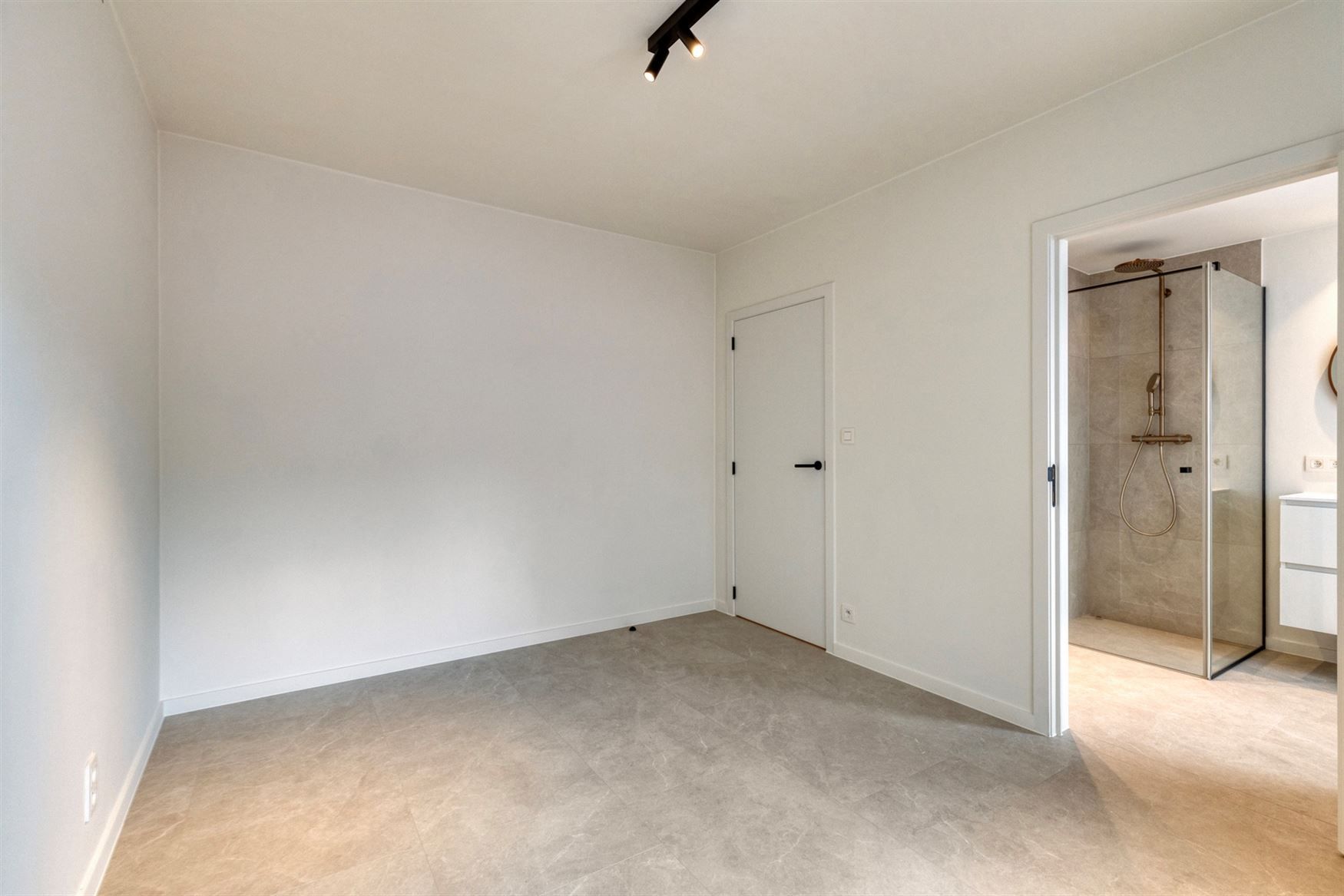 Volledig gerenoveerd appartement foto 6
