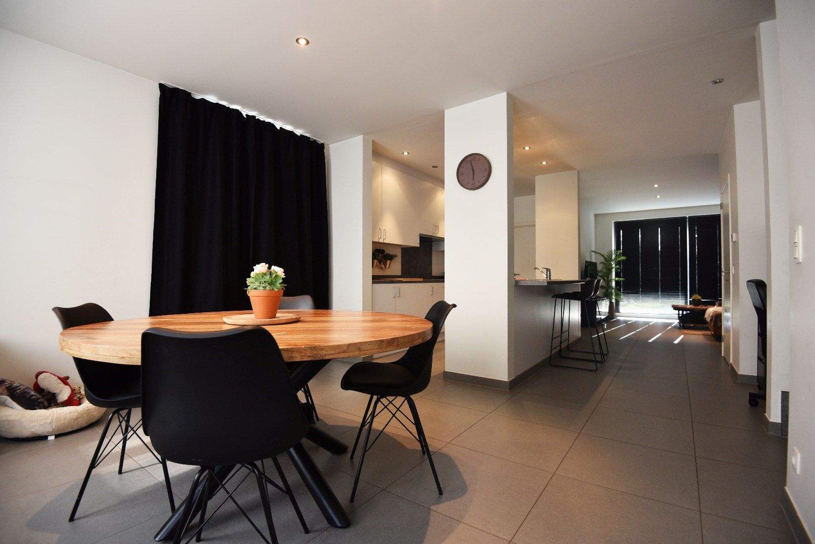 Recente gezinswoning met 3 slpks, tuin, terras en garage te Lembeke foto {{pictureIndex}}