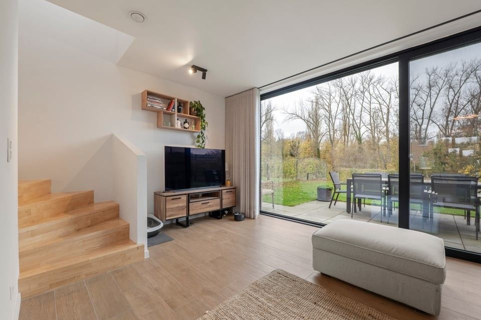 MODERNE HALFOPEN BEBOUWING MET INPANDIGE GARAGE EN RUIME TUIN IN SINT-TRUIDEN foto 15