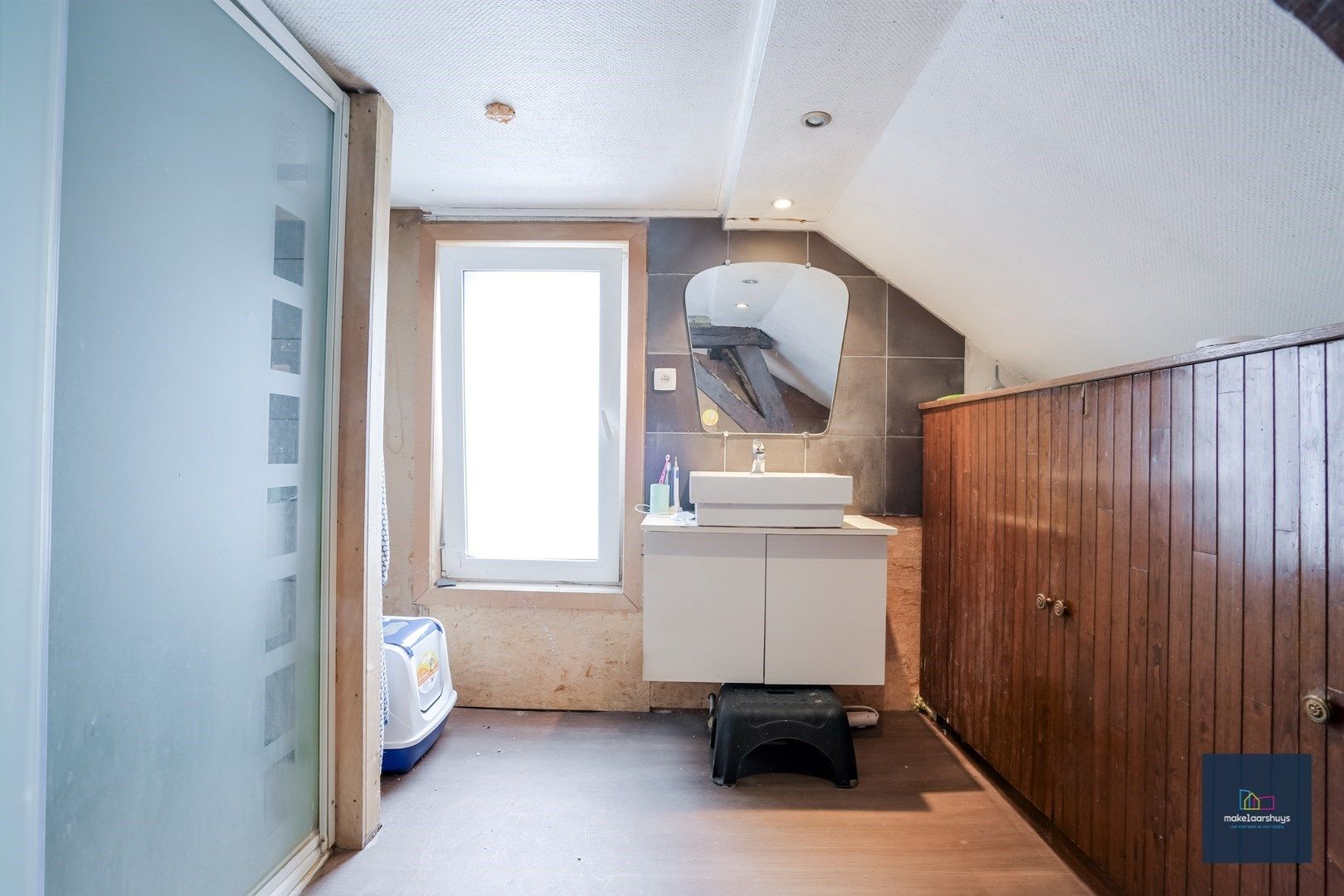Te renoveren woning op rustige locatie foto 8