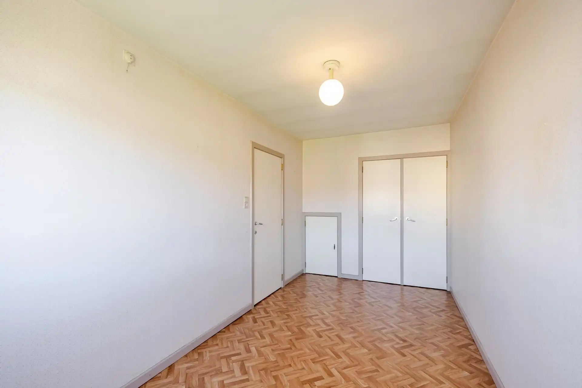 Ruime, solide te renoveren woning met 4 tot 5 slaapkamers en tuin foto 12