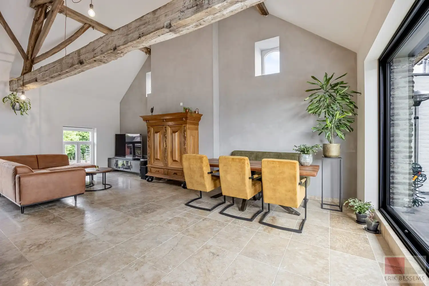 Unieke loft-appartement aan de Oude Kerkstraat 55 in Dilsen-Stokkem foto 5