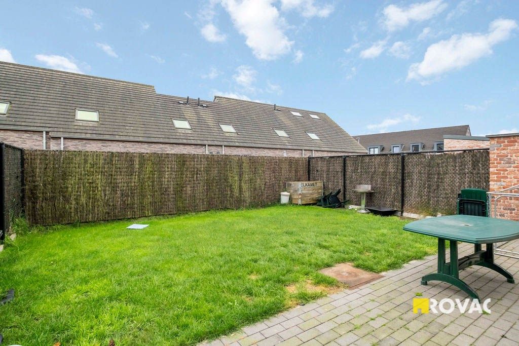 Zeer recente en ruime woning met 4 slaapkamers, garage en tuin foto 14
