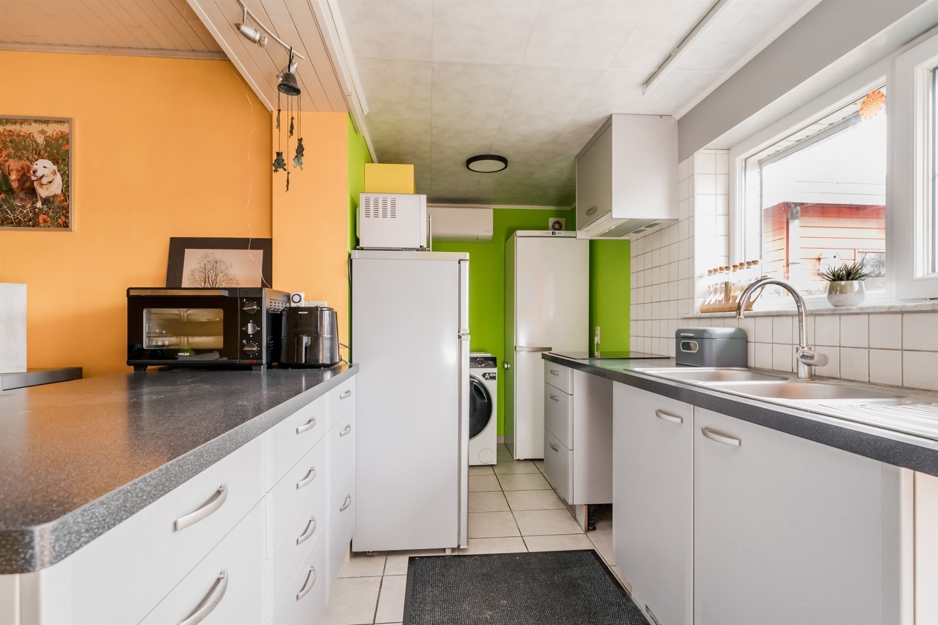 Zeer gezellige en charmante woning met prachtige tuin, oprit en ruime garage foto 6