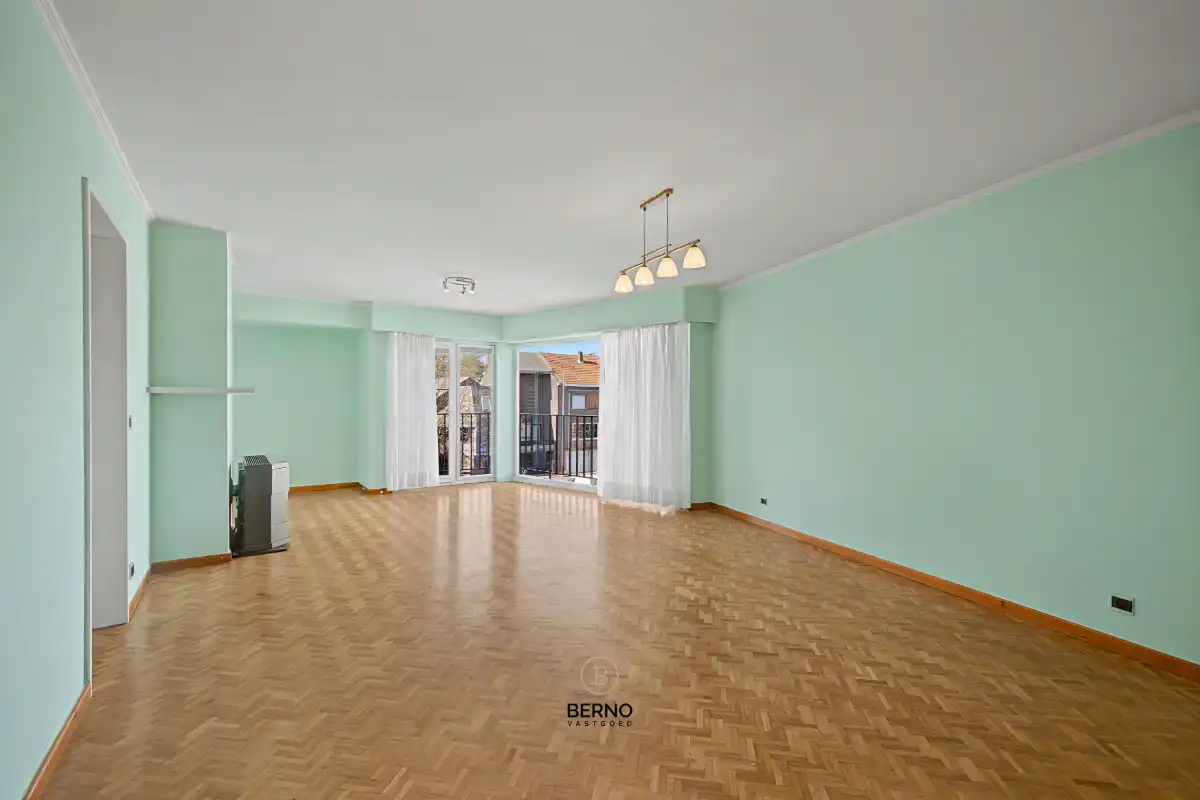 Centraal gelegen appartement met 2 slaapkamers foto 4