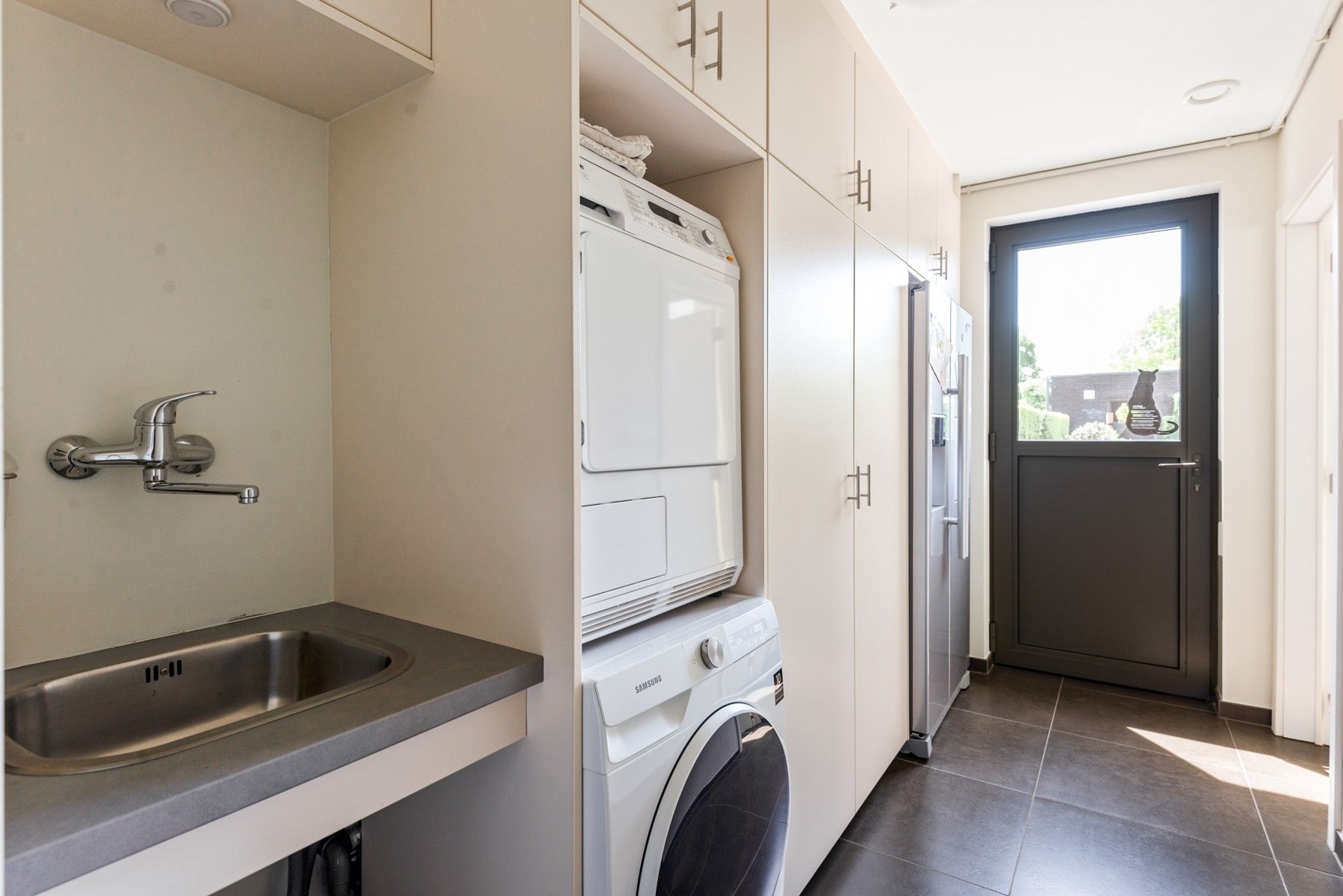 Prachtige woning op uitstekende ligging met garage foto 9