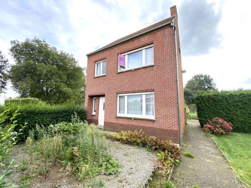 Te renoveren woning nabij centrum Mol, met aanpalende grond van +-21a, gelegen in doodlopende straat foto 1