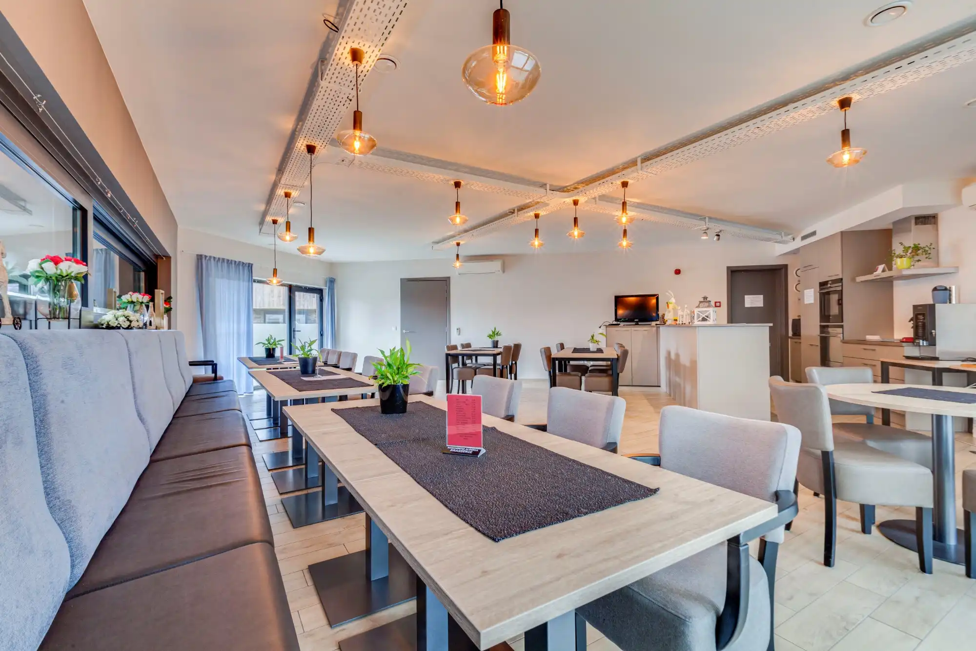 Erkende assistentiewoning met garagebox in een uiterst charmante omgeving foto 20