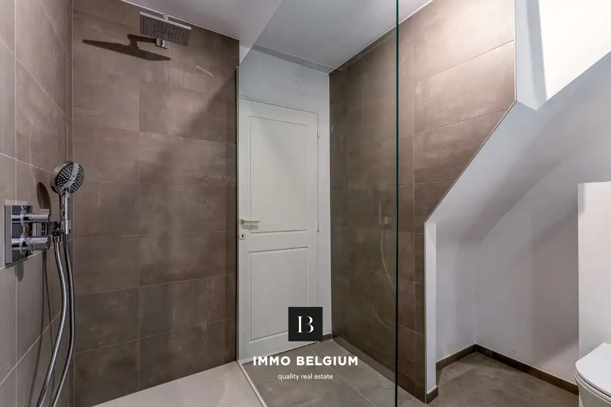 Prachtig gerenoveerde woning op 700m van het strand foto 13