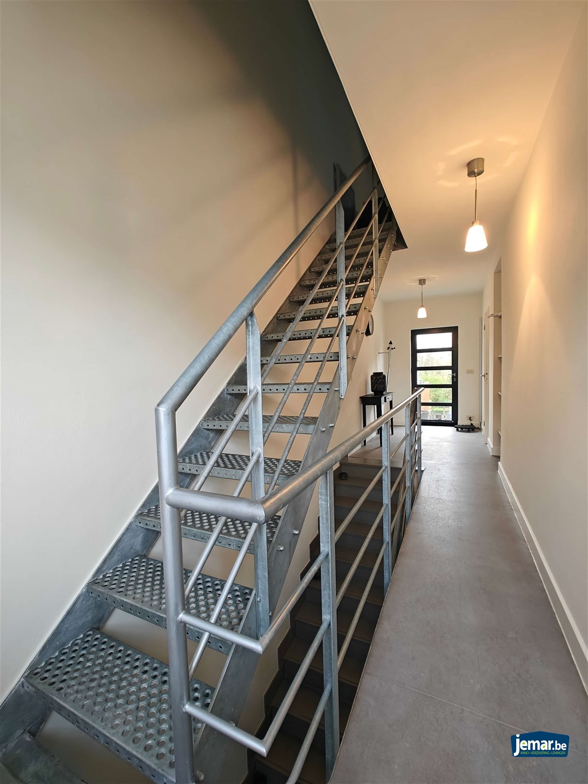 AANDELENOVERDRACHT: Handelspand met appartement foto 31