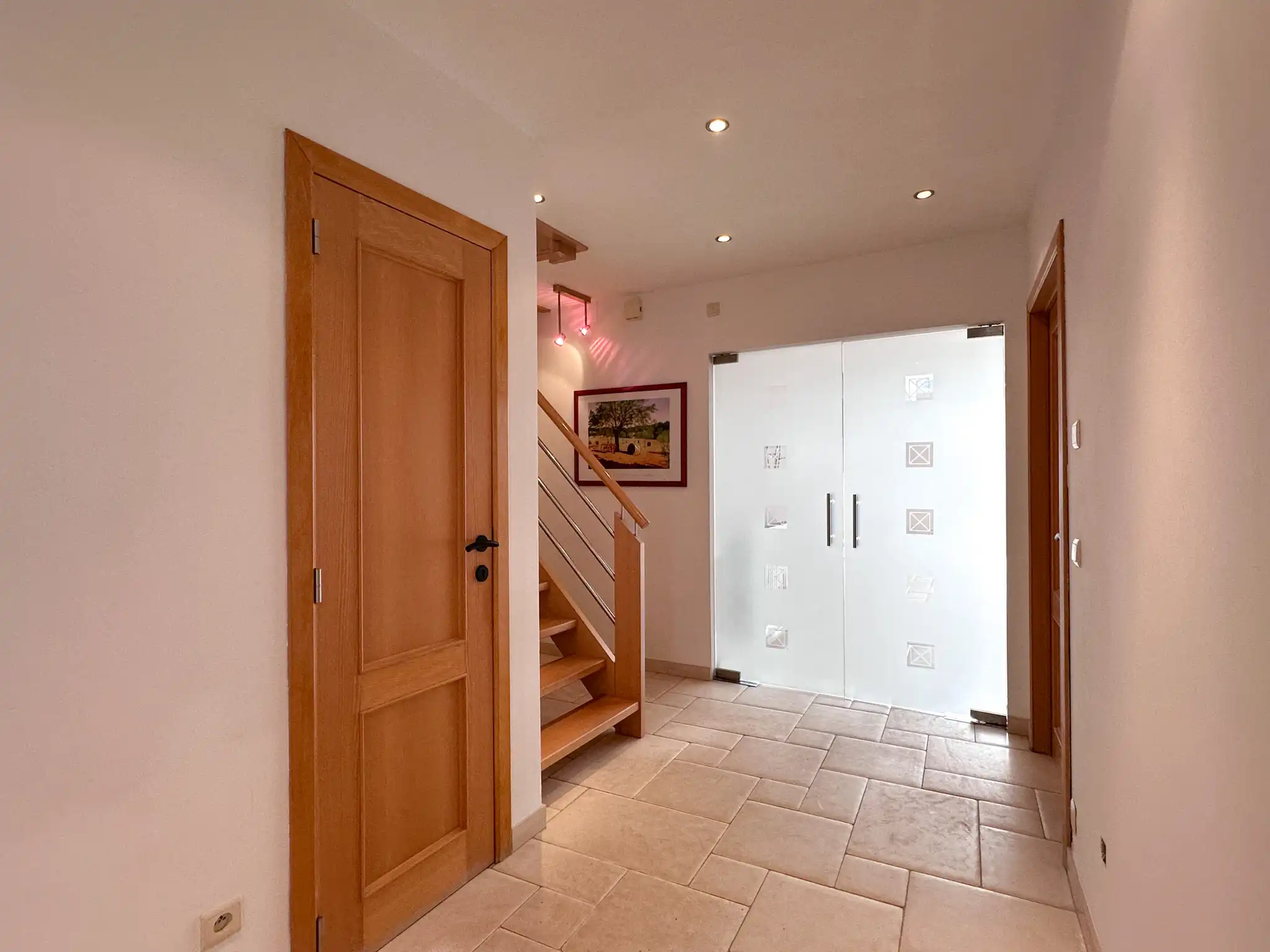 Woning met twee slaapkamers, dressing, garage en tuin te huur in het hartje van Melsele foto 3