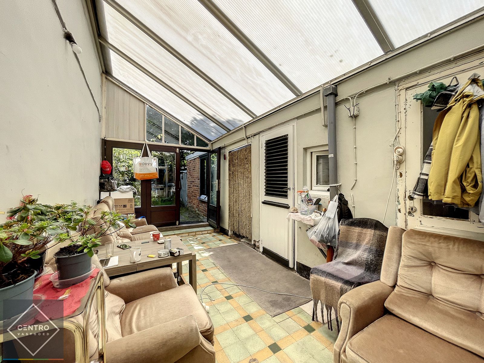 Te renoveren woning met garage te Roeselare! foto 4