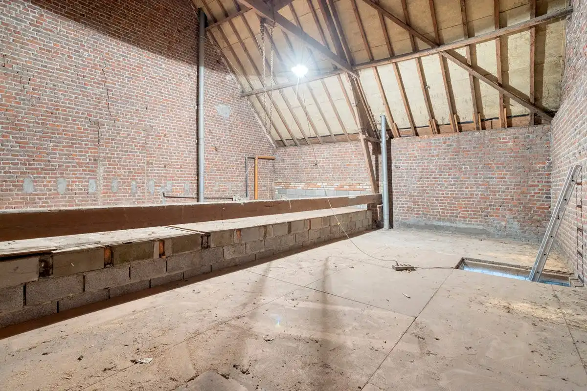 Ruime te renoveren gezinswoning op 588 m² te koop te Heule! foto 22