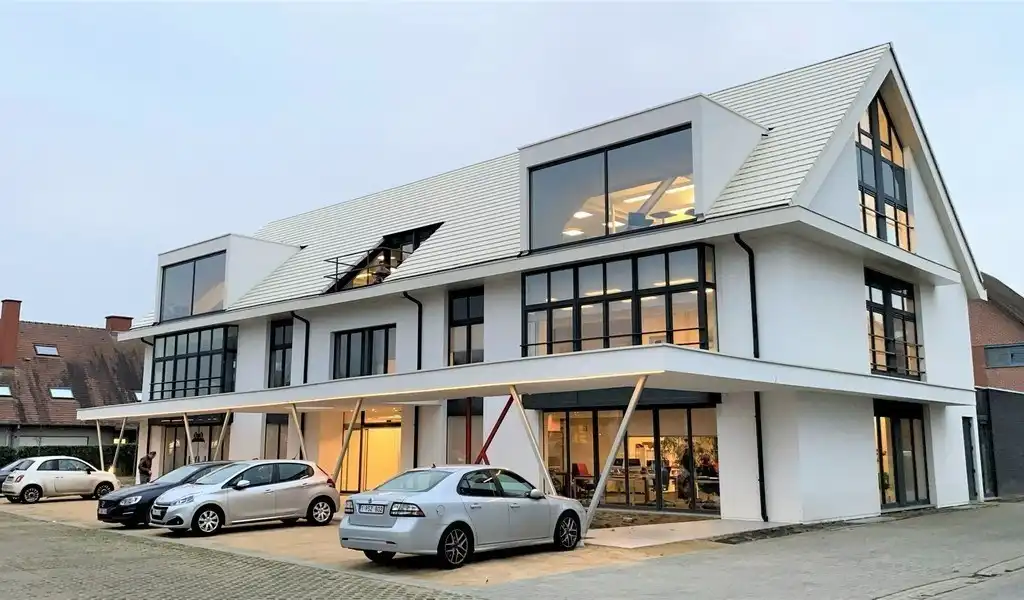 Lichtrijk kantoor te huur op zichtlocatie te Sint-Martens-Latem foto 11