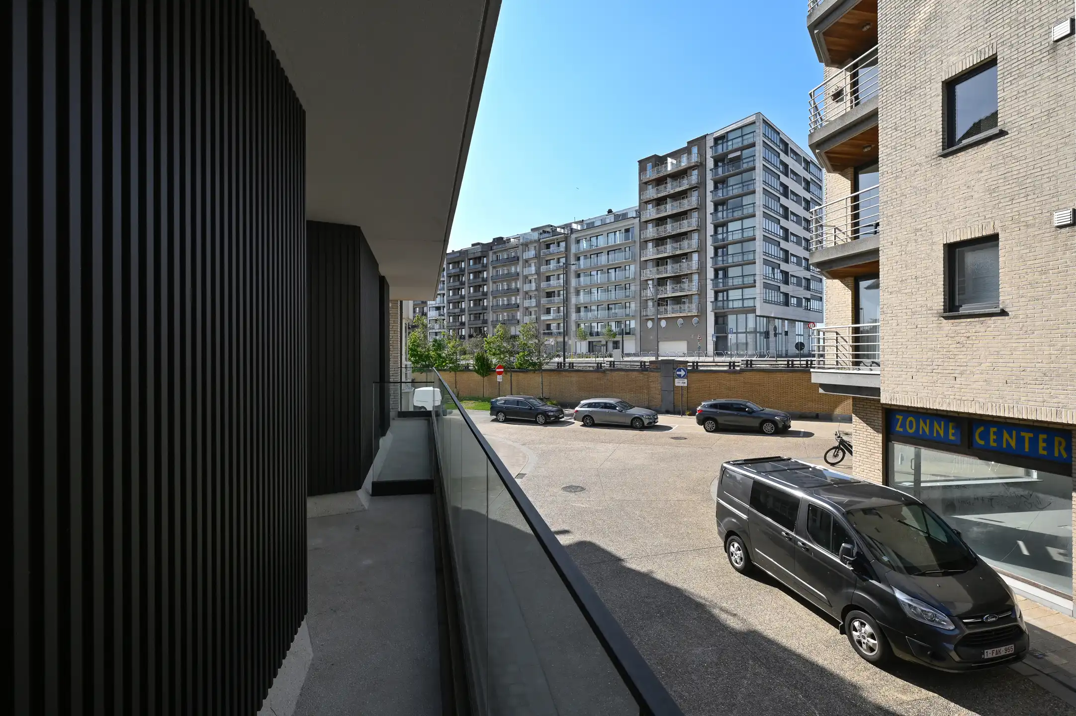 Nieuwbouwappartement op een toplocatie met een ruim terras. foto 10