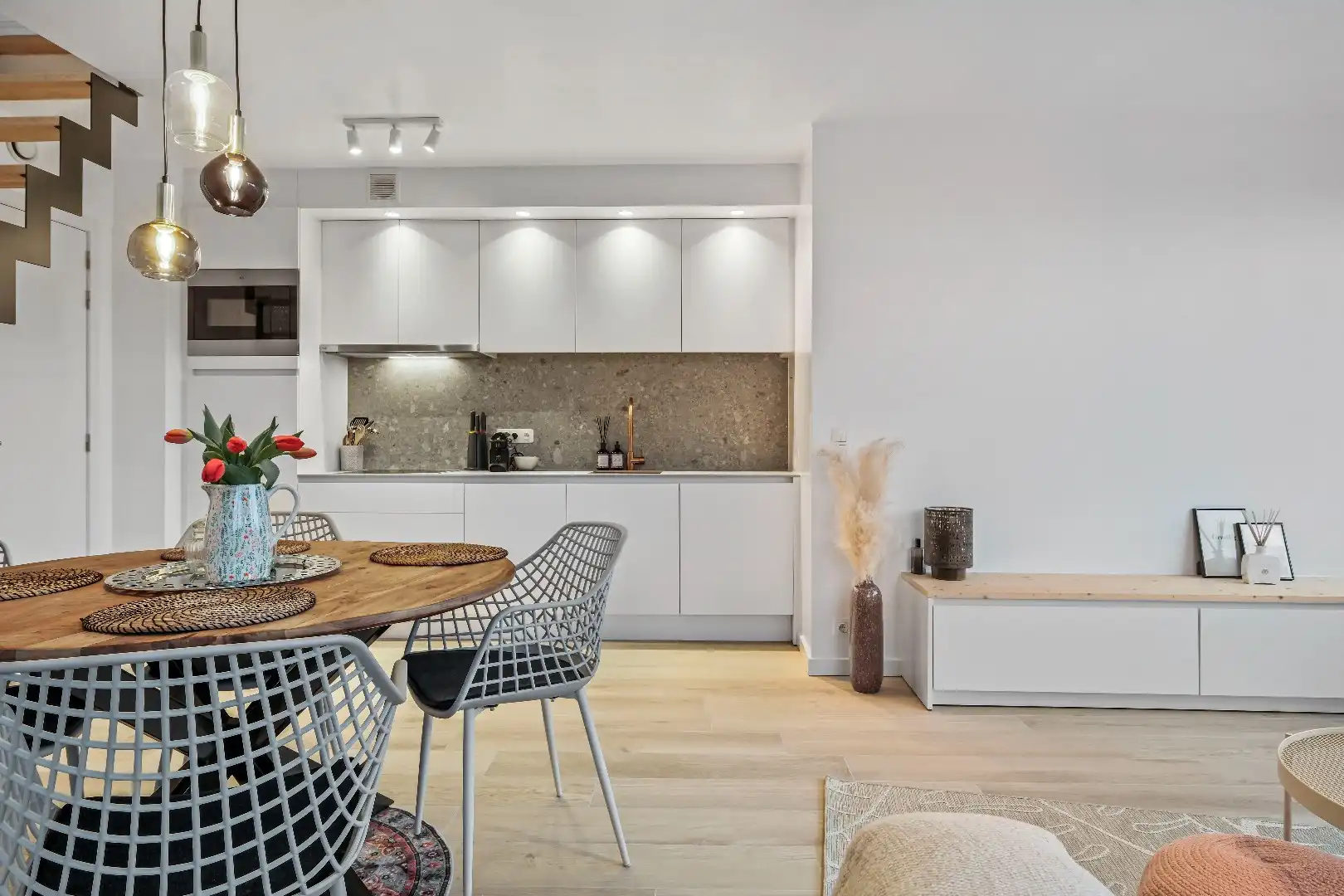 Instapklaar appartement met 2 slaapkamers en staanplaats in Ieper-centrum foto 7