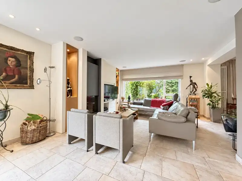 Ruime woning met kantoor en prachtige tuin op toplocatie foto 6